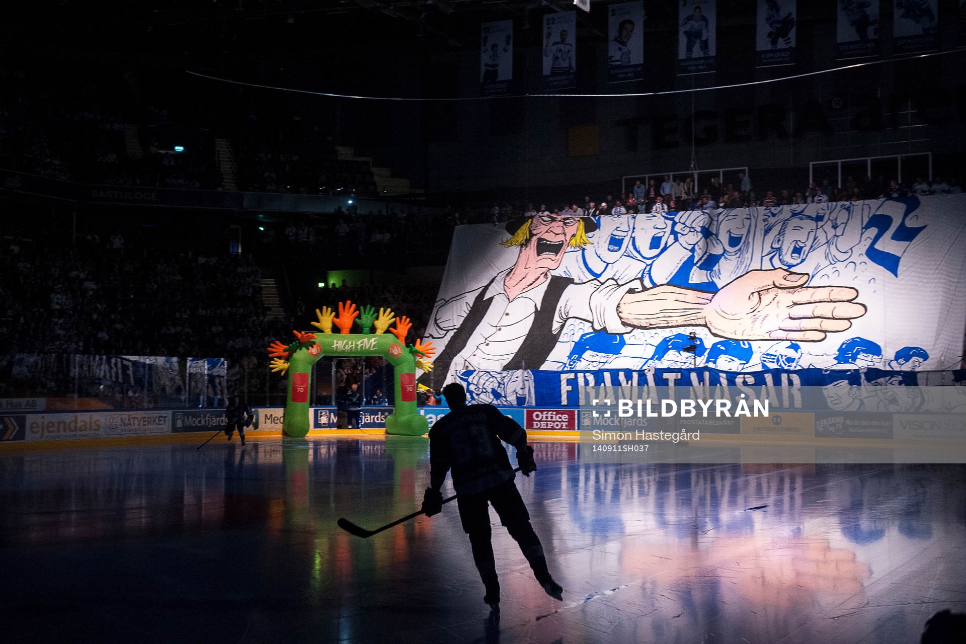 Tifo i Tegera arena före ishockeymatchen i SHL mellan