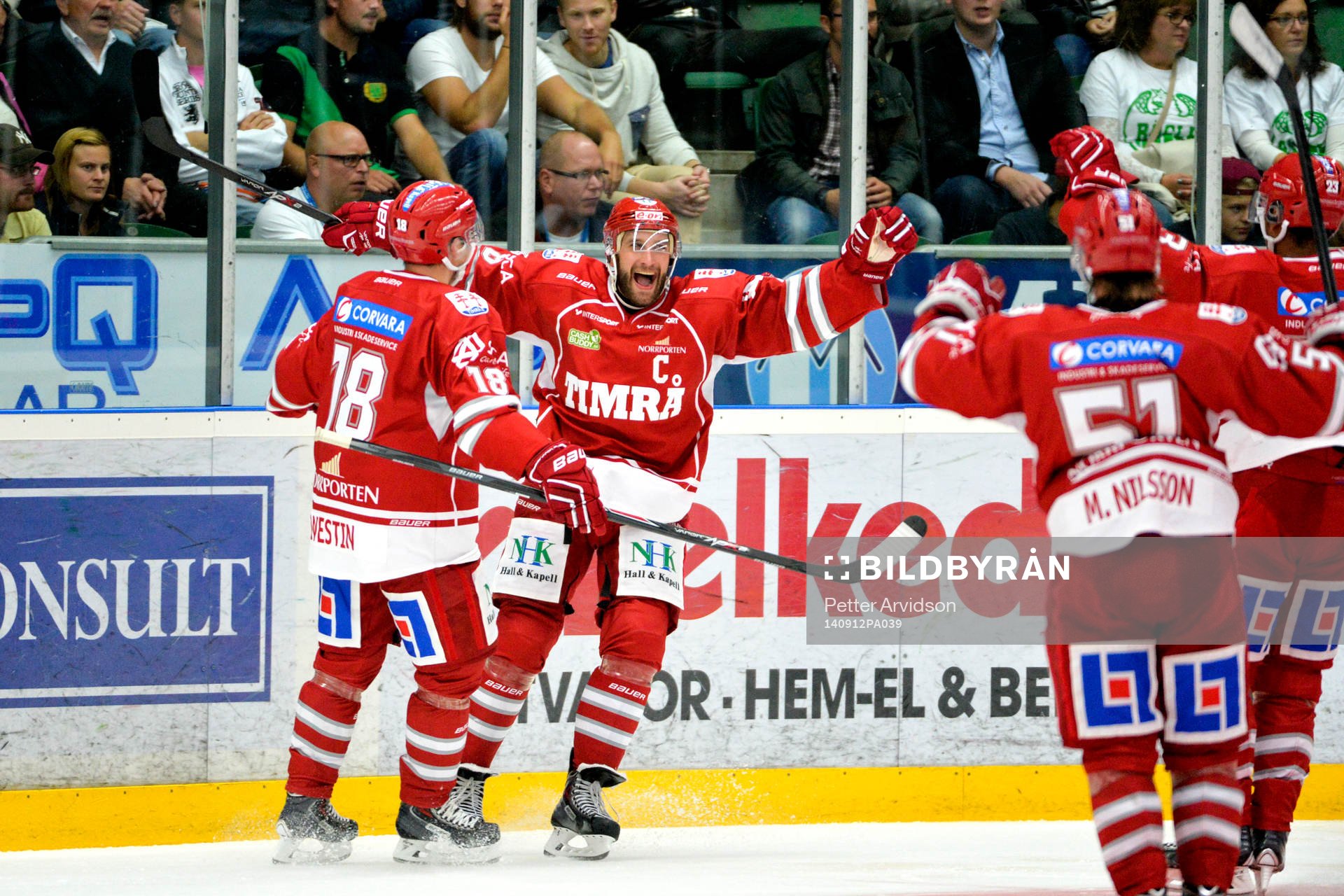 Timrås Per Hallin jublar