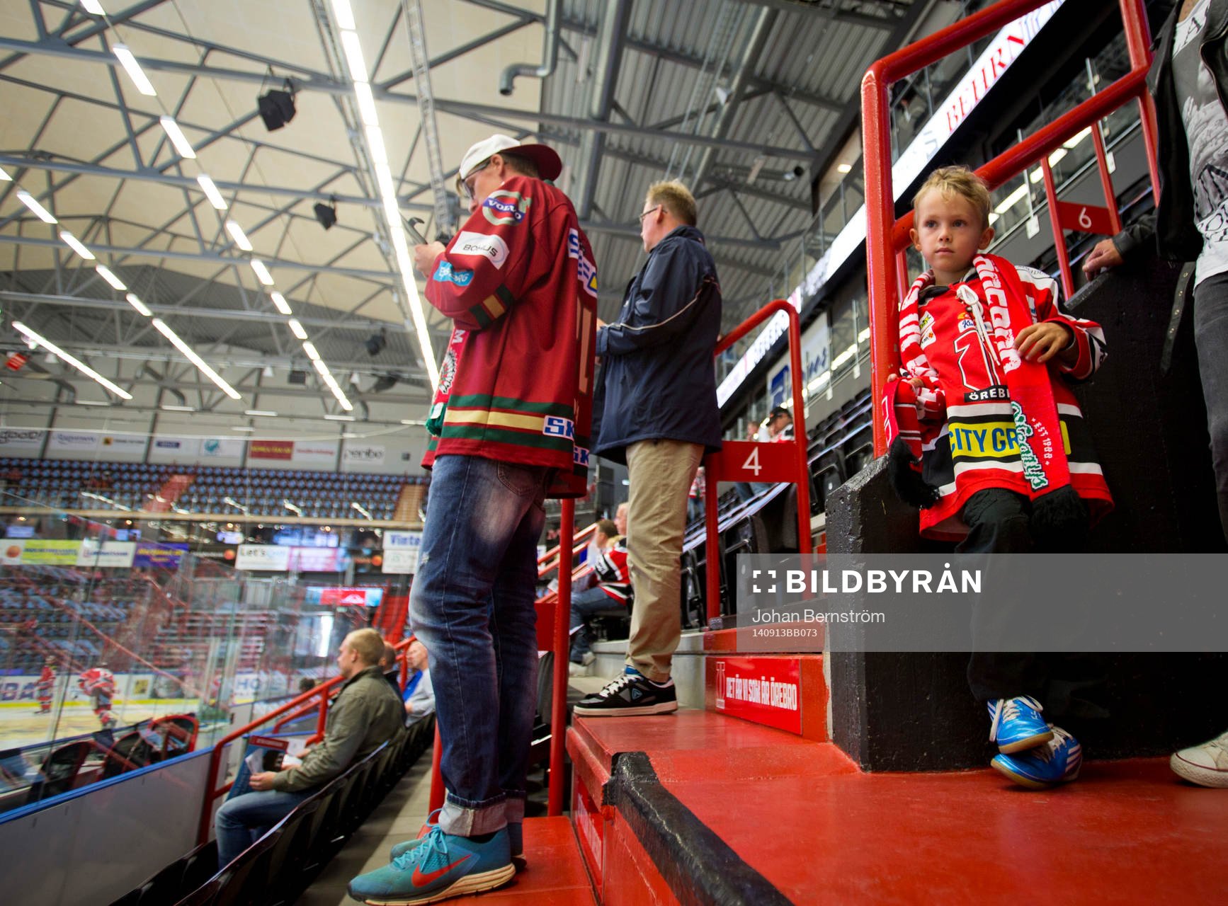 Örebrosupporter innan ishockeymatchen i SHL mellan Örebro