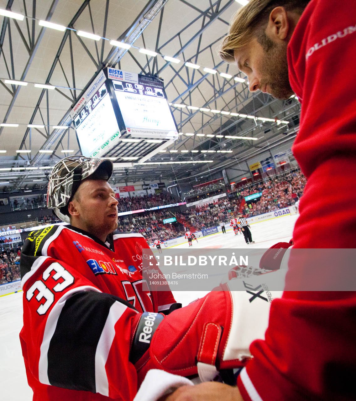Örebros målvakt Julius Hudacek och materialhanterare Emil