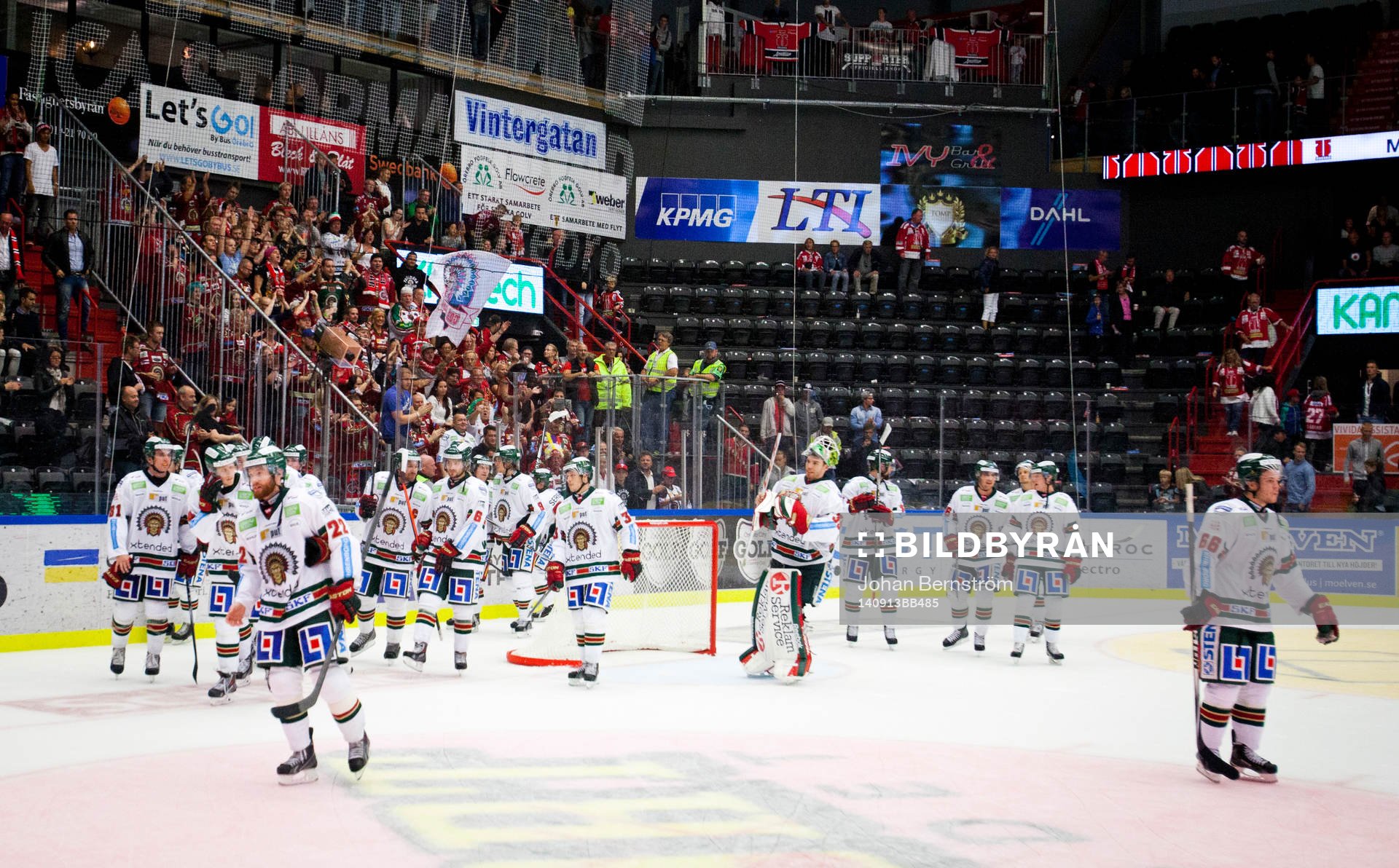 Frölunda vinner i sudden death och jublar framför