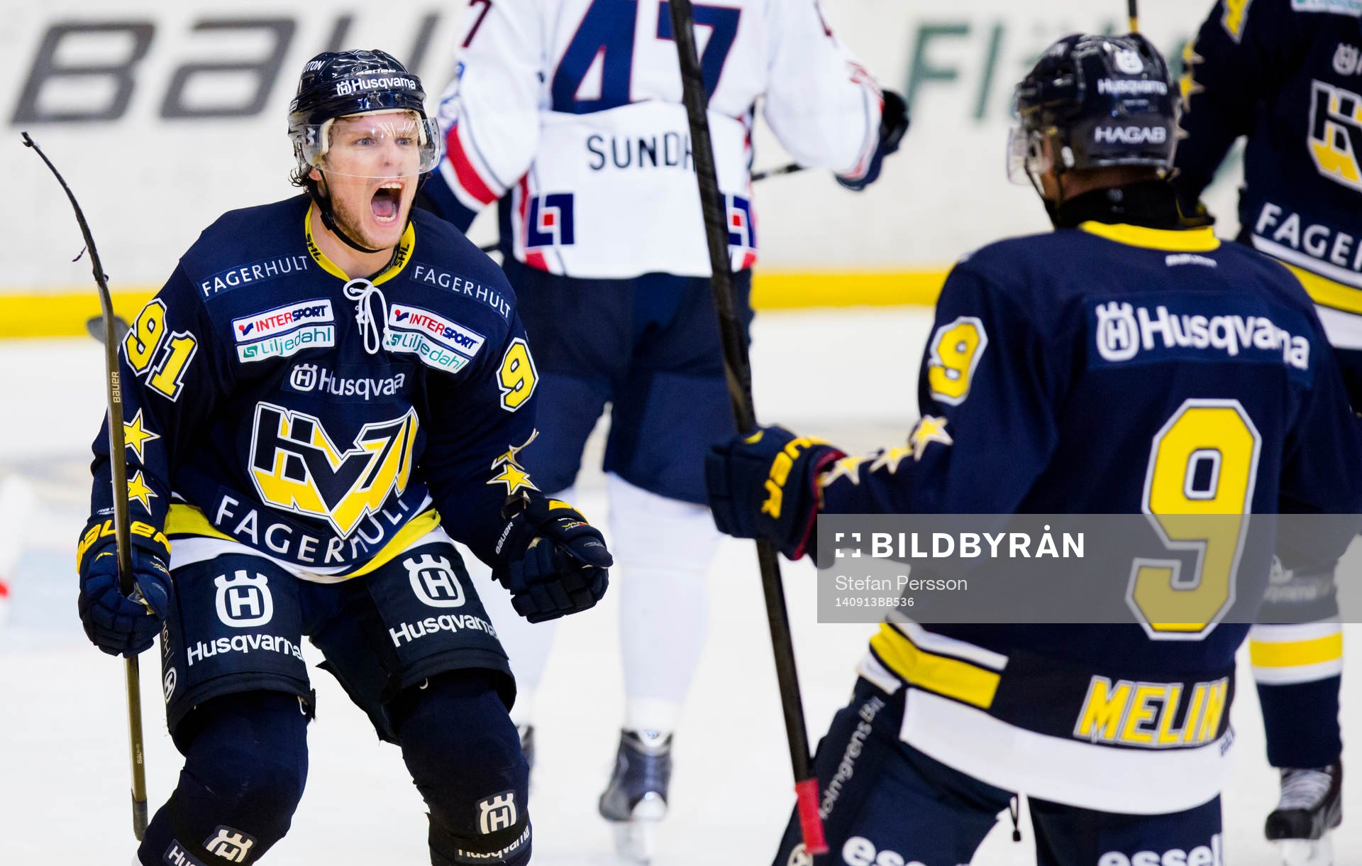s Andreas Jämtin och HV71:s Björn Melin jublar