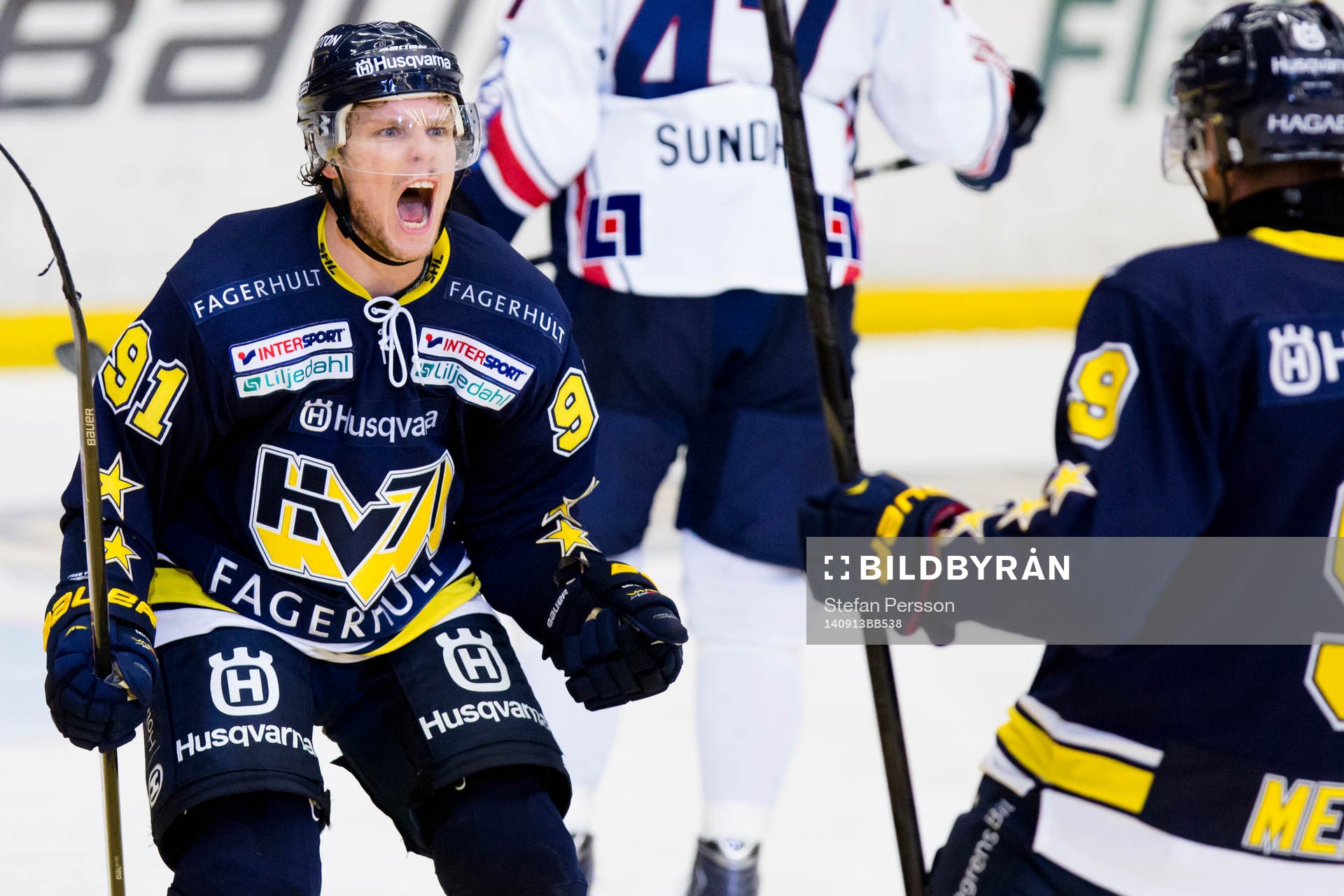 s Andreas Jämtin och HV71:s Björn Melin jublar