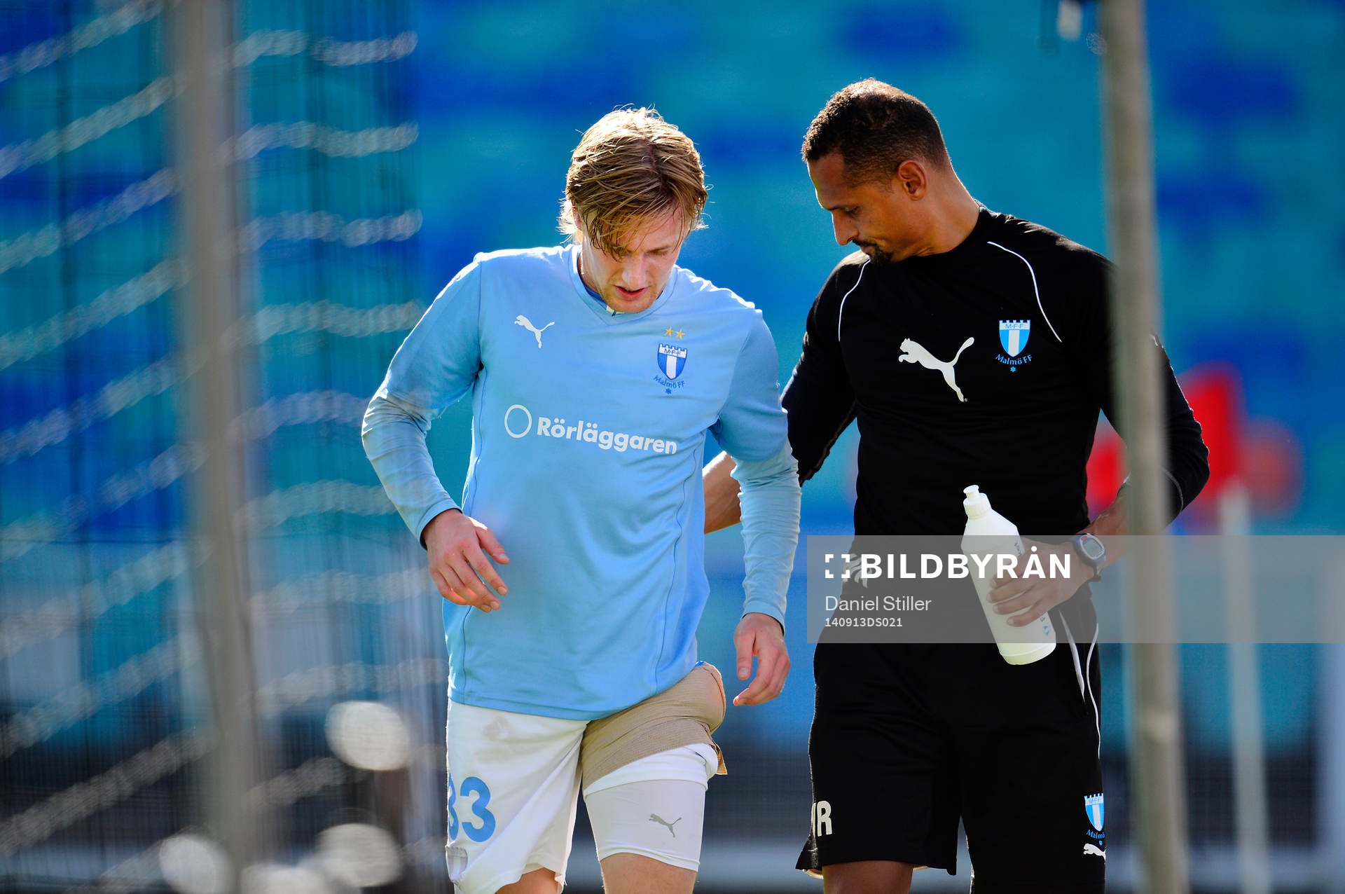 Malmö FFs Emil Forsberg går av planen skadad