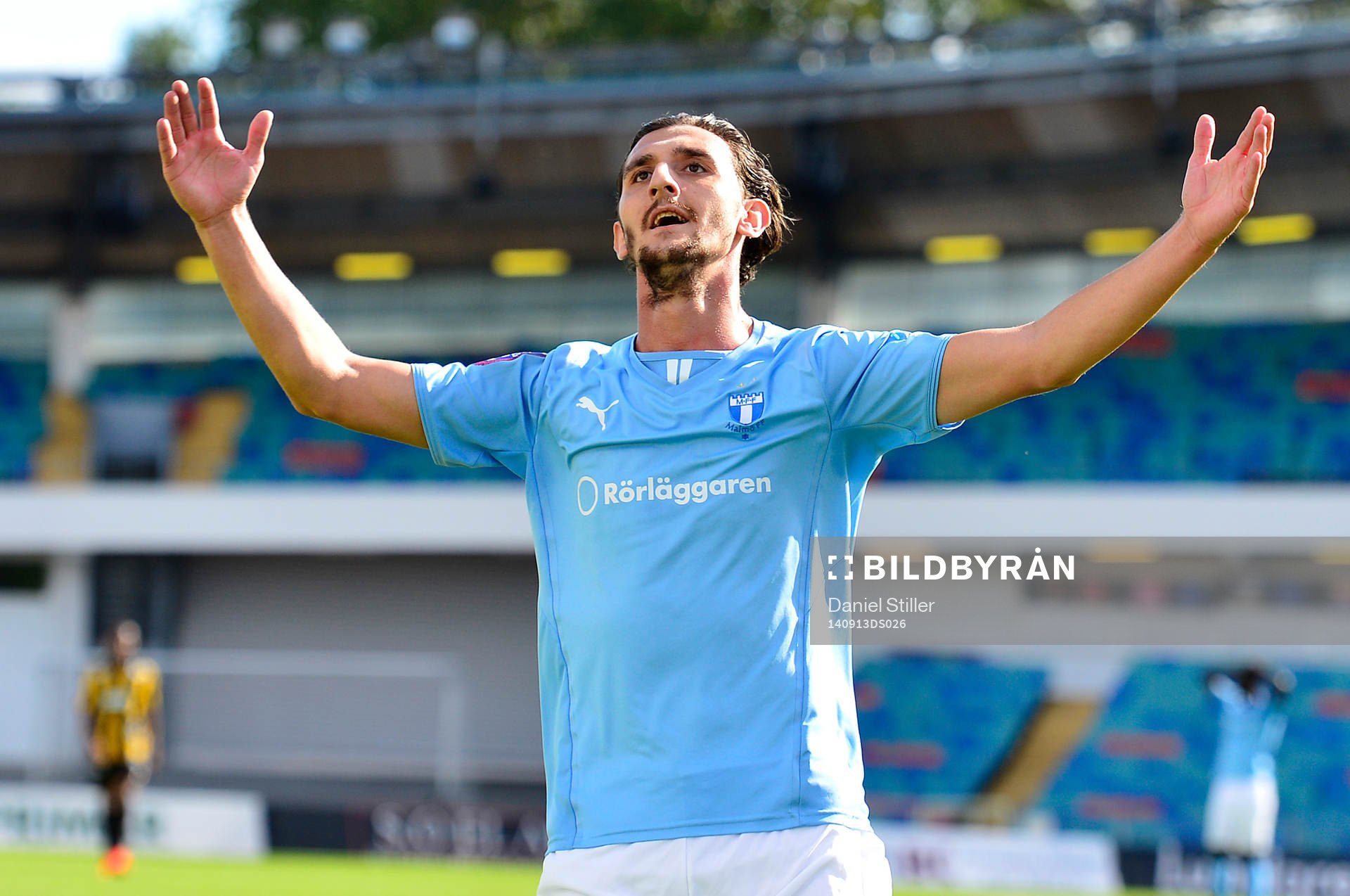 Malmö FFs Agon Mehmeti deppar
