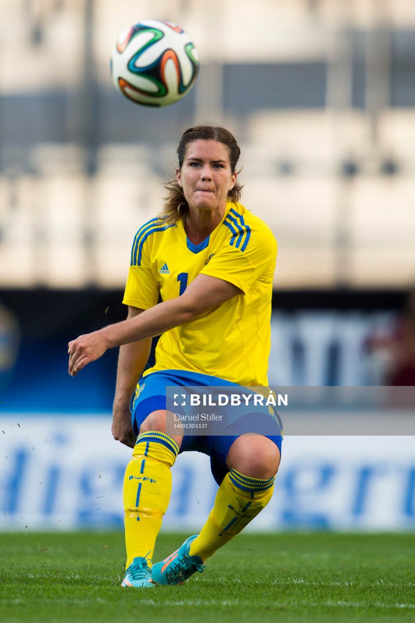 Sveriges Hanna Folkesson under fotbollsmatchen i damernas VM-kval mellan Sverige och Bosnien den 9 september 2014 i Göteborg.