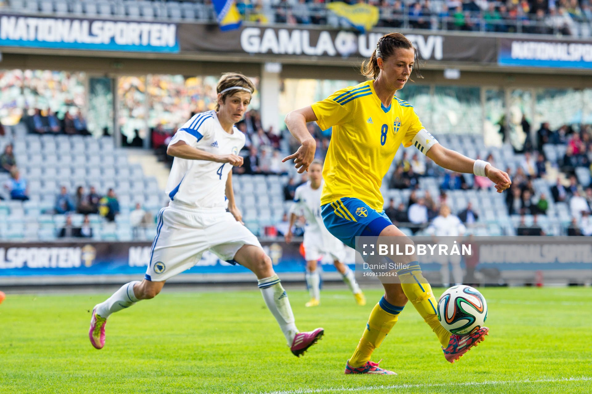 Sveriges Lotta Schelin och Bosniens Amira Spahic