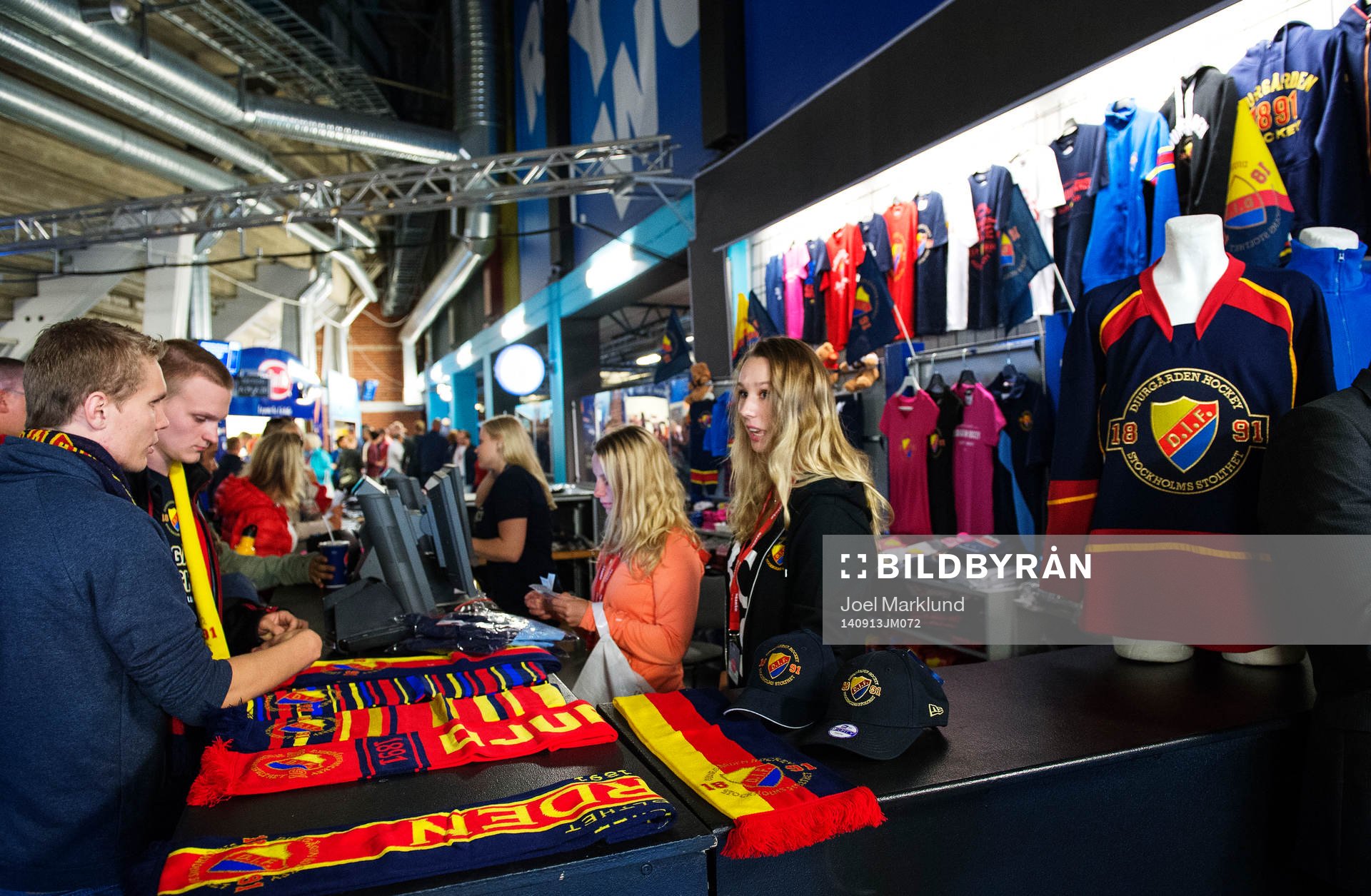 En supportershop säljer tröjor och andra föremål