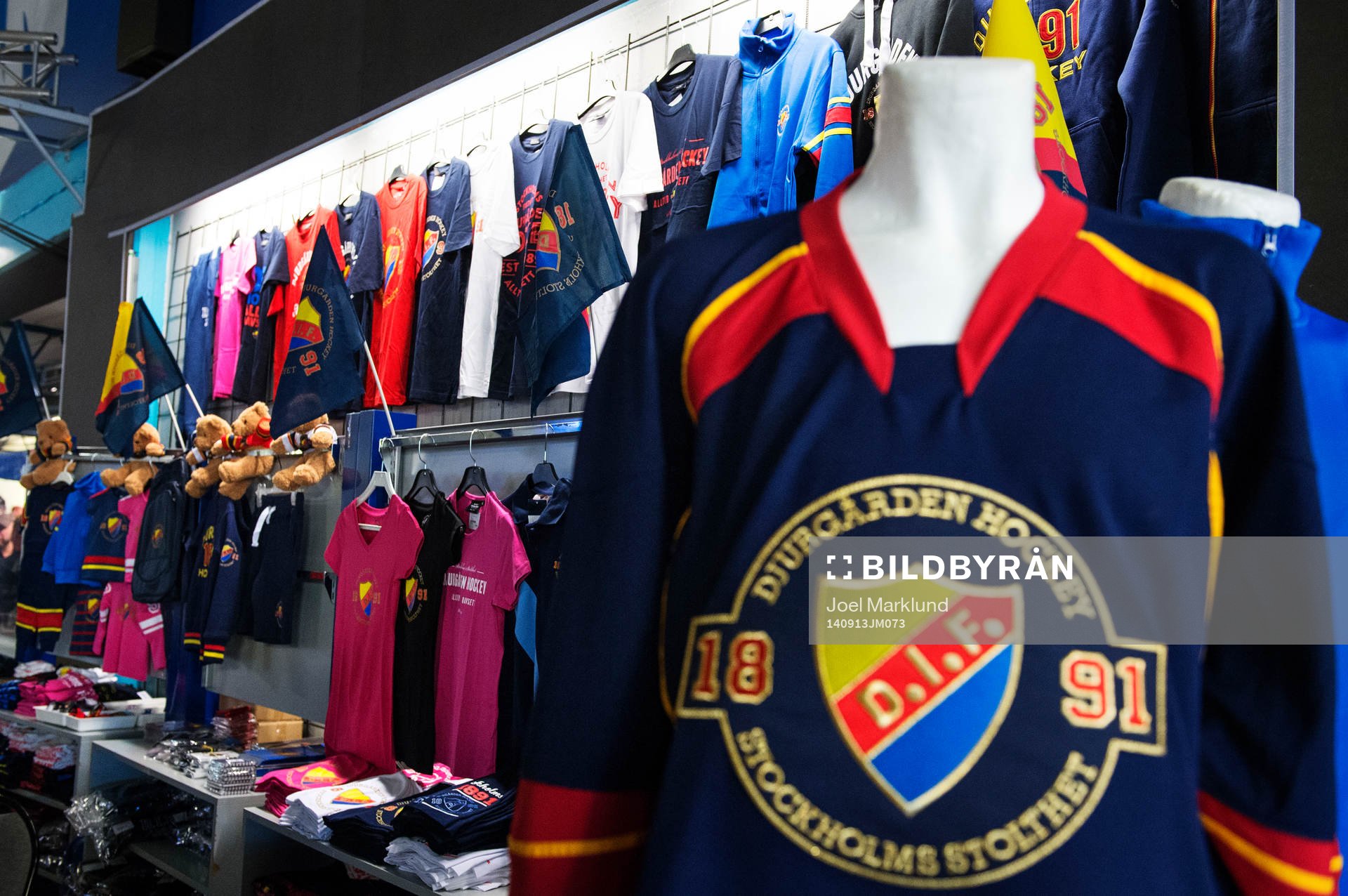 En supportershop säljer tröjor och andra föremål