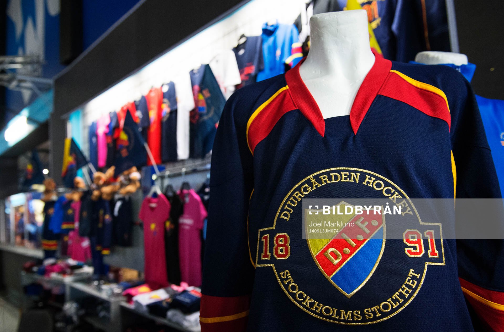 En supportershop säljer tröjor och andra föremål