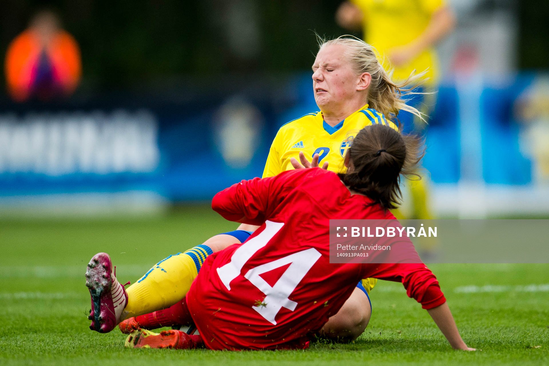 Sveriges Emma Stina Blackstenius och Moldaviens Nadejda