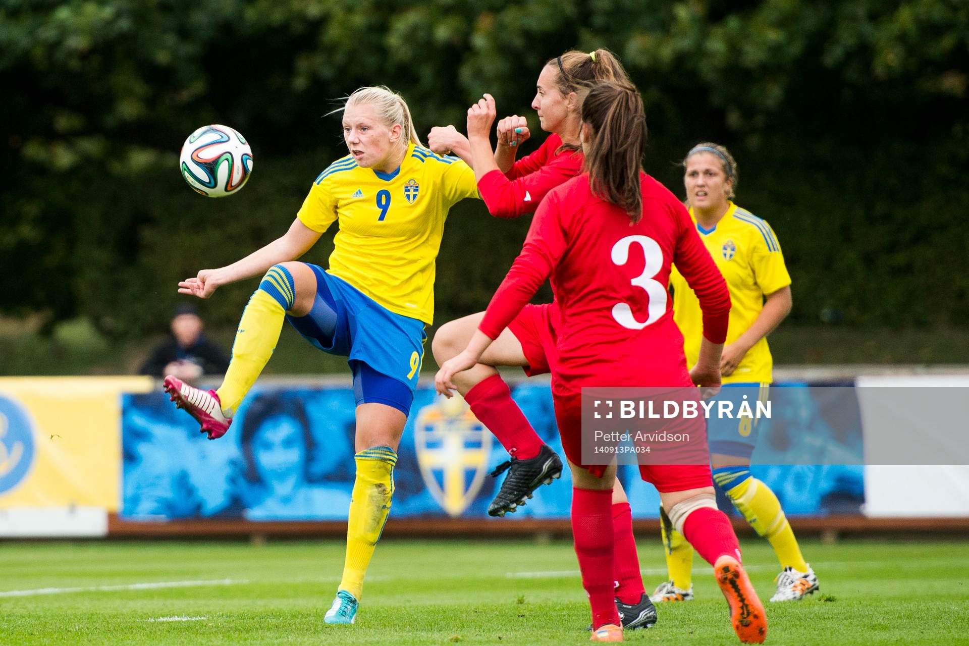 Sveriges Emma Stina Blackstenius under fotbollsmatchen i kvalet till EM för F19 mellan Sverige och Moldavien den 13 september 2014 i Kristianstad.