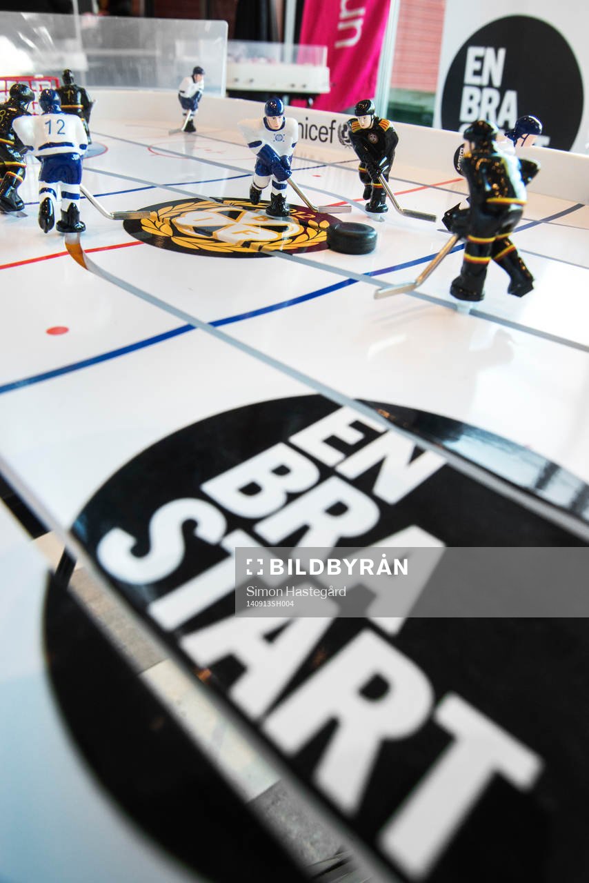 Besökare kunde spela bordhockeyspel i samband med Brynäs