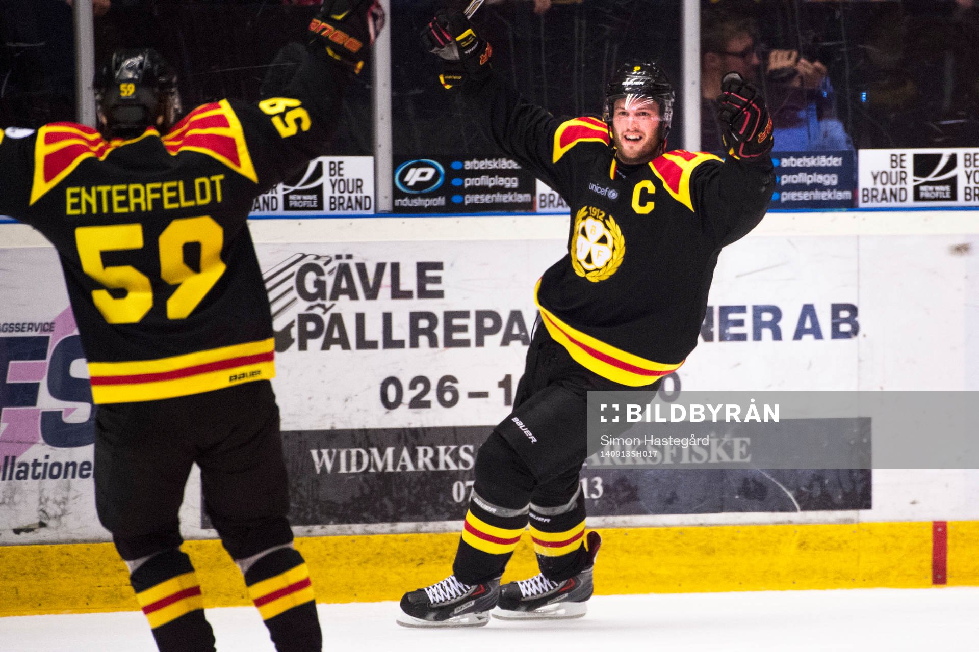 Brynäs Sebastian Enterfeldt, t.v, och Niclas Andersén