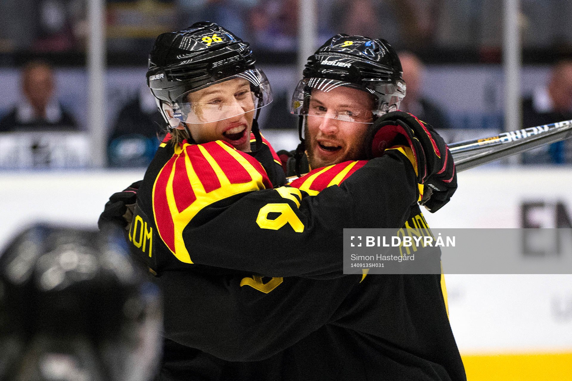 Brynäs Oskar Lindblom och Niclas Andersén jublar
