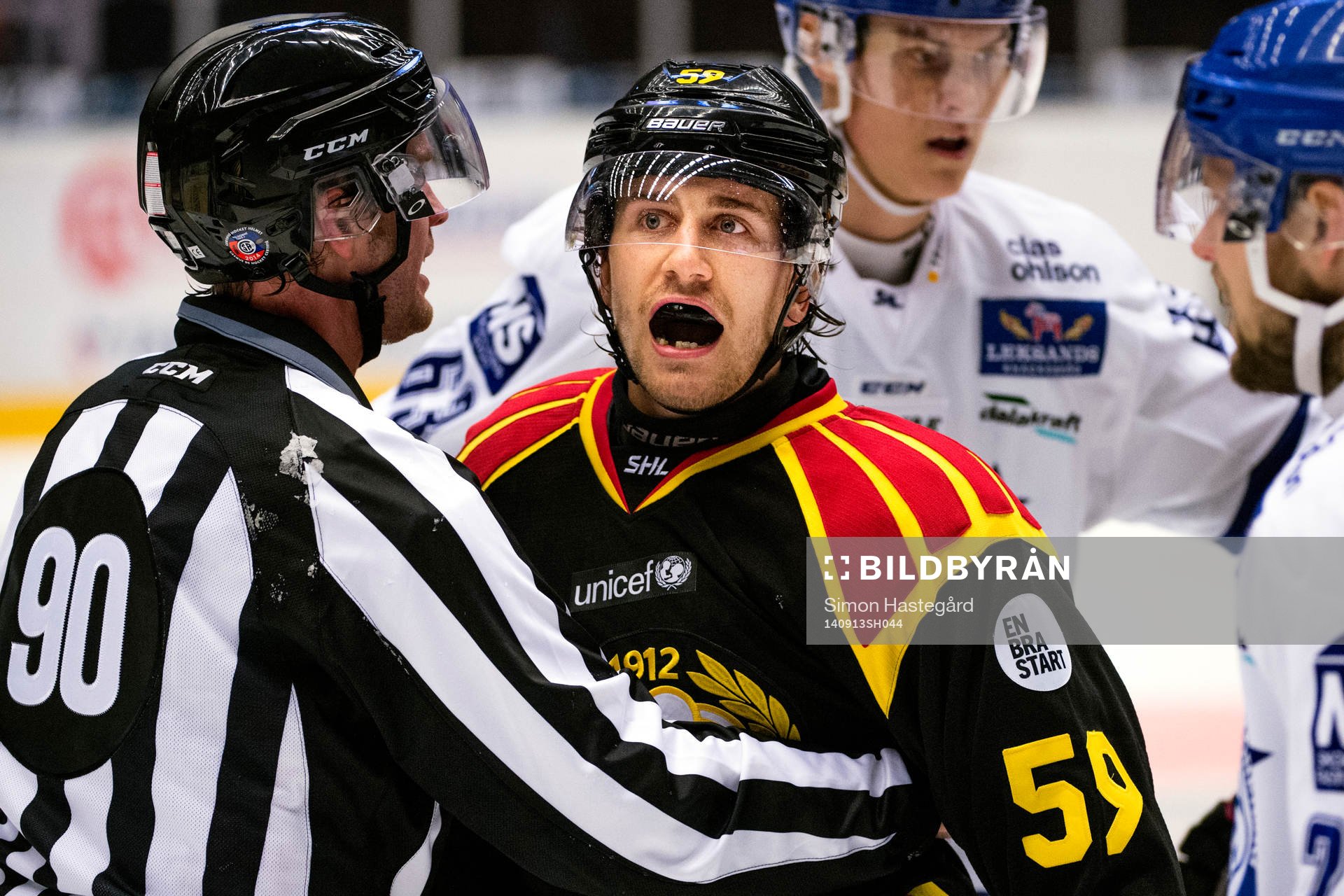 Brynäs Sebastian Enterfeldt skriker på en Leksandsspelare