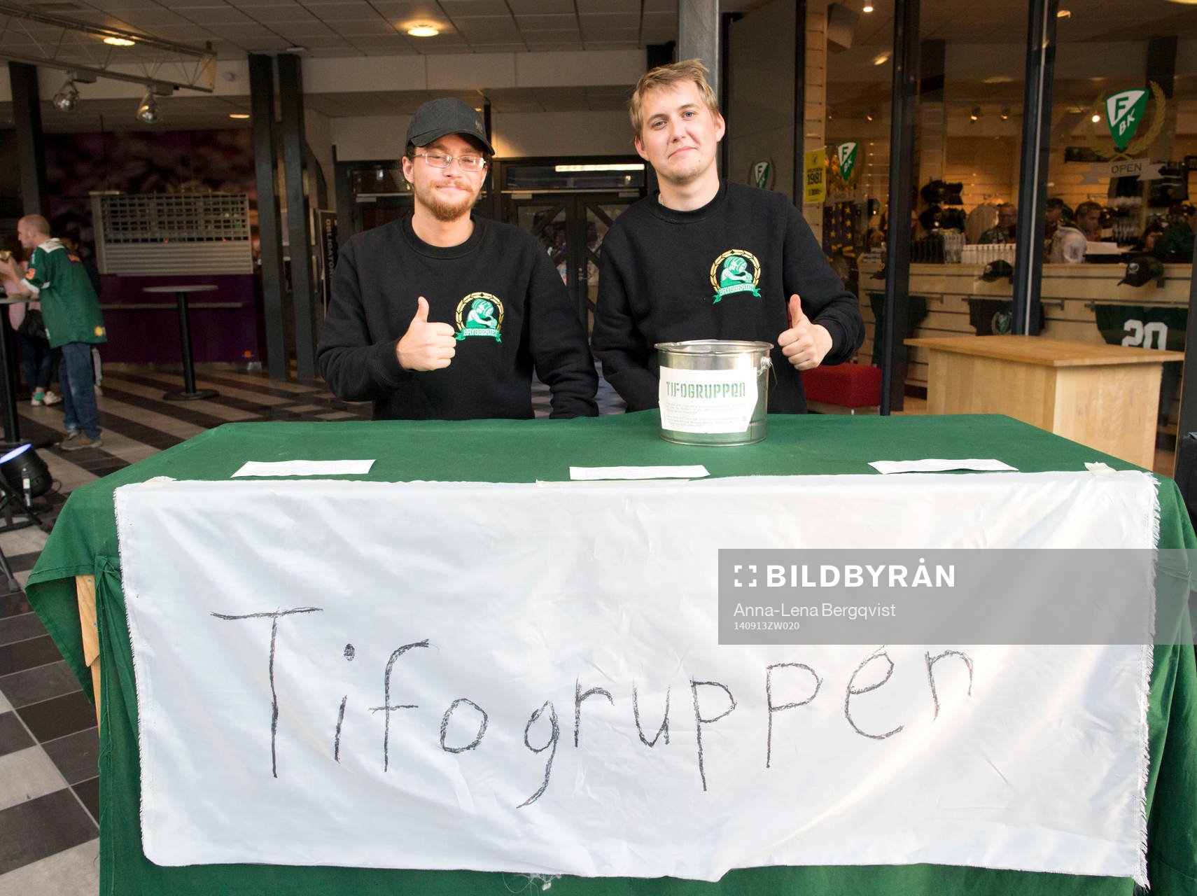Färjestads supporters tifo-grupp samlar in pengar innan