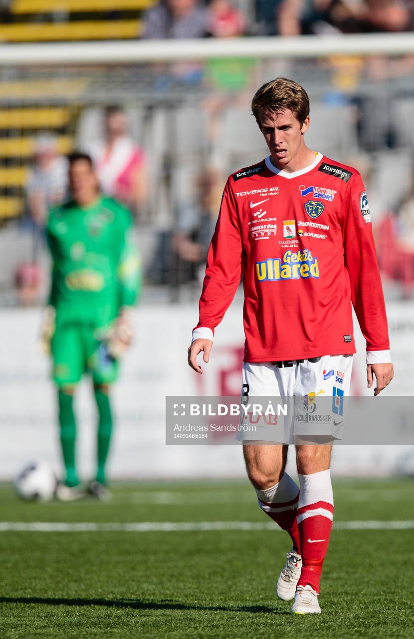 Falkenbergs Adam Eriksson ser deppig ut