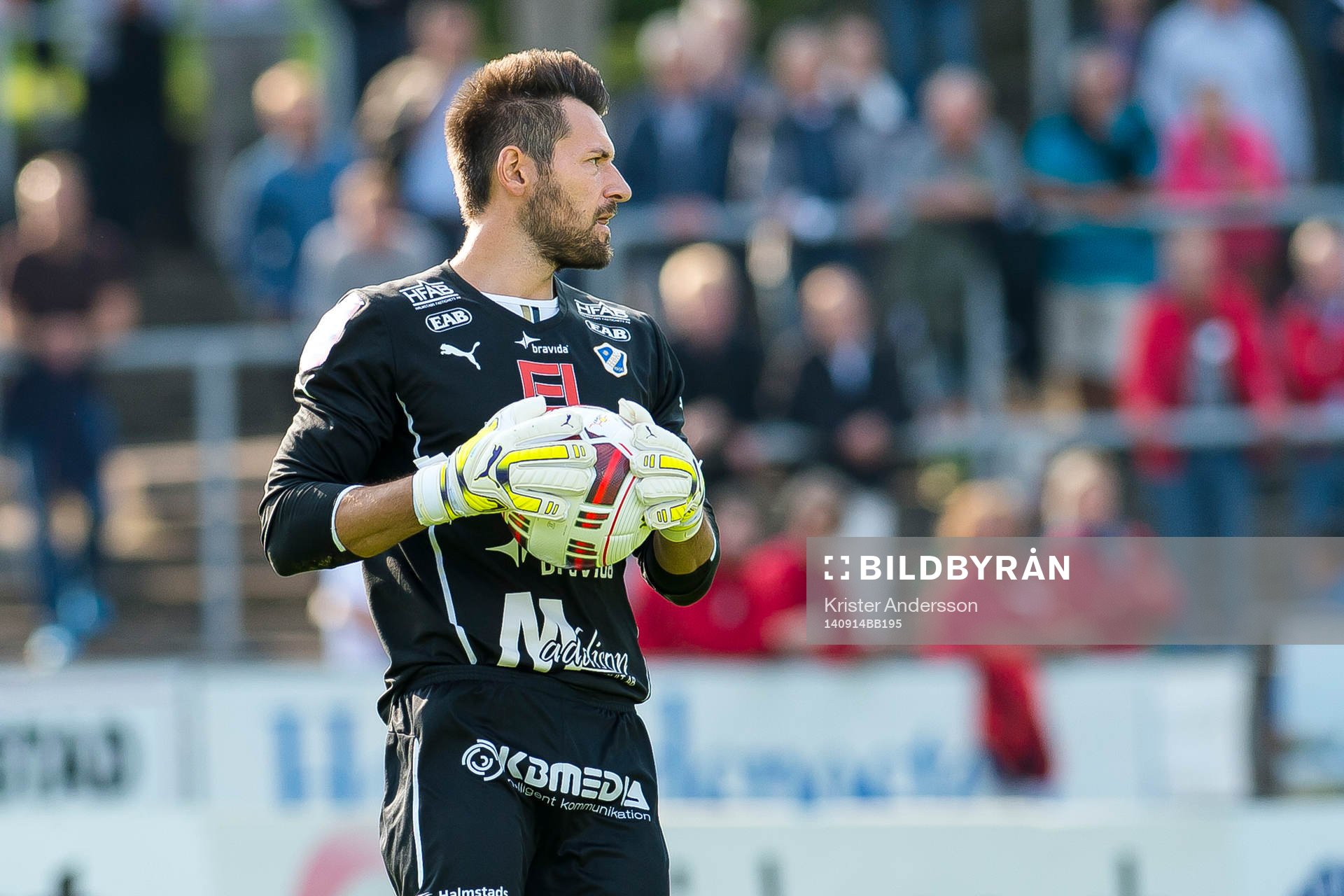 Halmstads målvakt Stojan Lukic under fotbollsmatchen i Allsvenskan mellan Halmstad och Mjällby den 14 september 2014 i Halmstad.