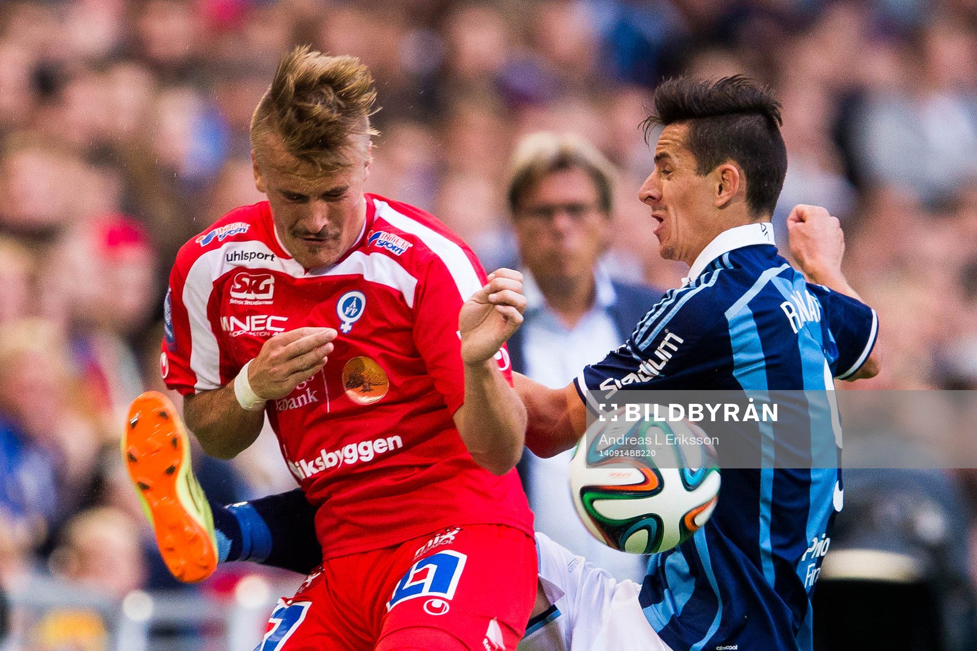 Åtvidabergs Pontus Nordenberg i kamp om bollen med