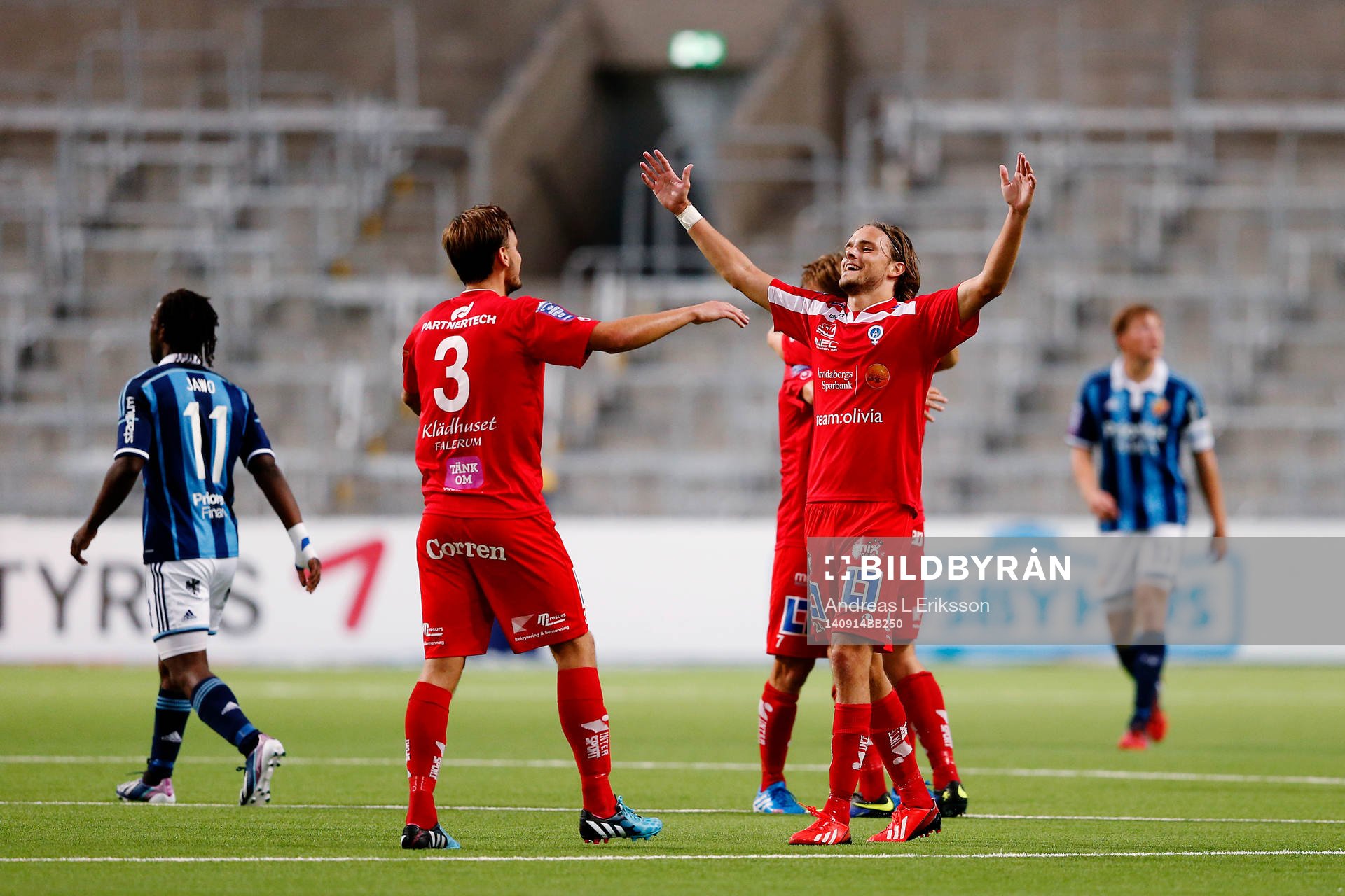Åtvidabergs Månz Karlsson och Tom Pettersson jublar