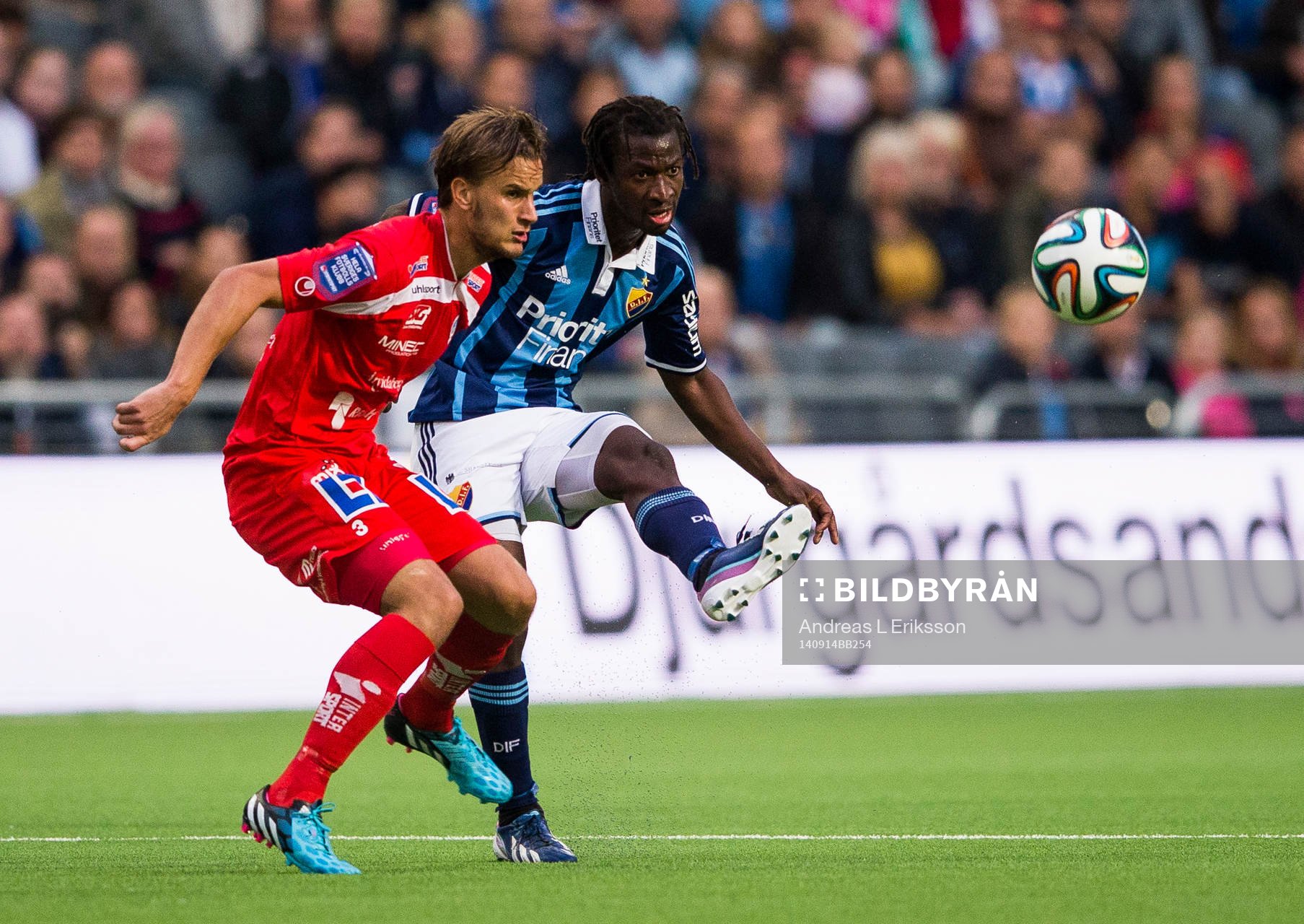 Åtvidabergs Månz Karlsson ser på när Djurgårdens