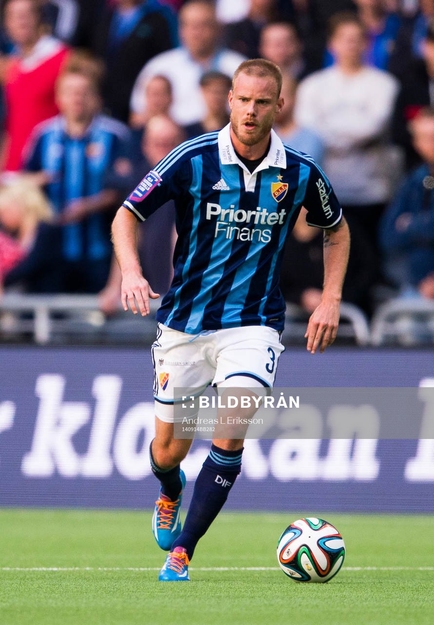 Djurgårdens Fredrik Stenman med bollen