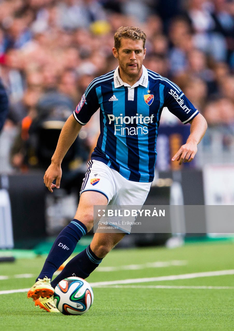 Djurgårdens Stefan Karlsson med bollen