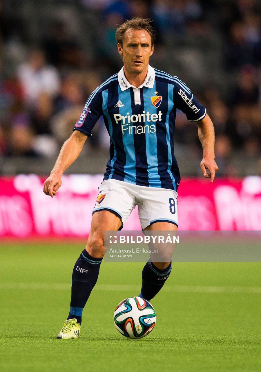 Djurgårdens Andreas Johansson med bollen