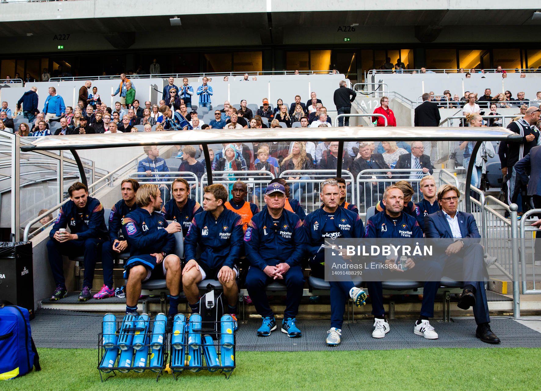 Djurgårdens avbytarbänk med bla assisterande tränare