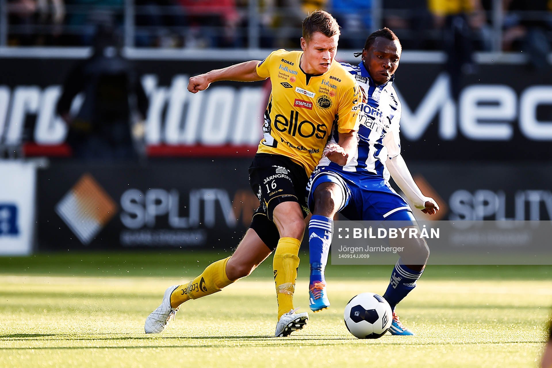 Elfsborgs Viktor Claesson och IFK Göteborgs May Mahlangu
