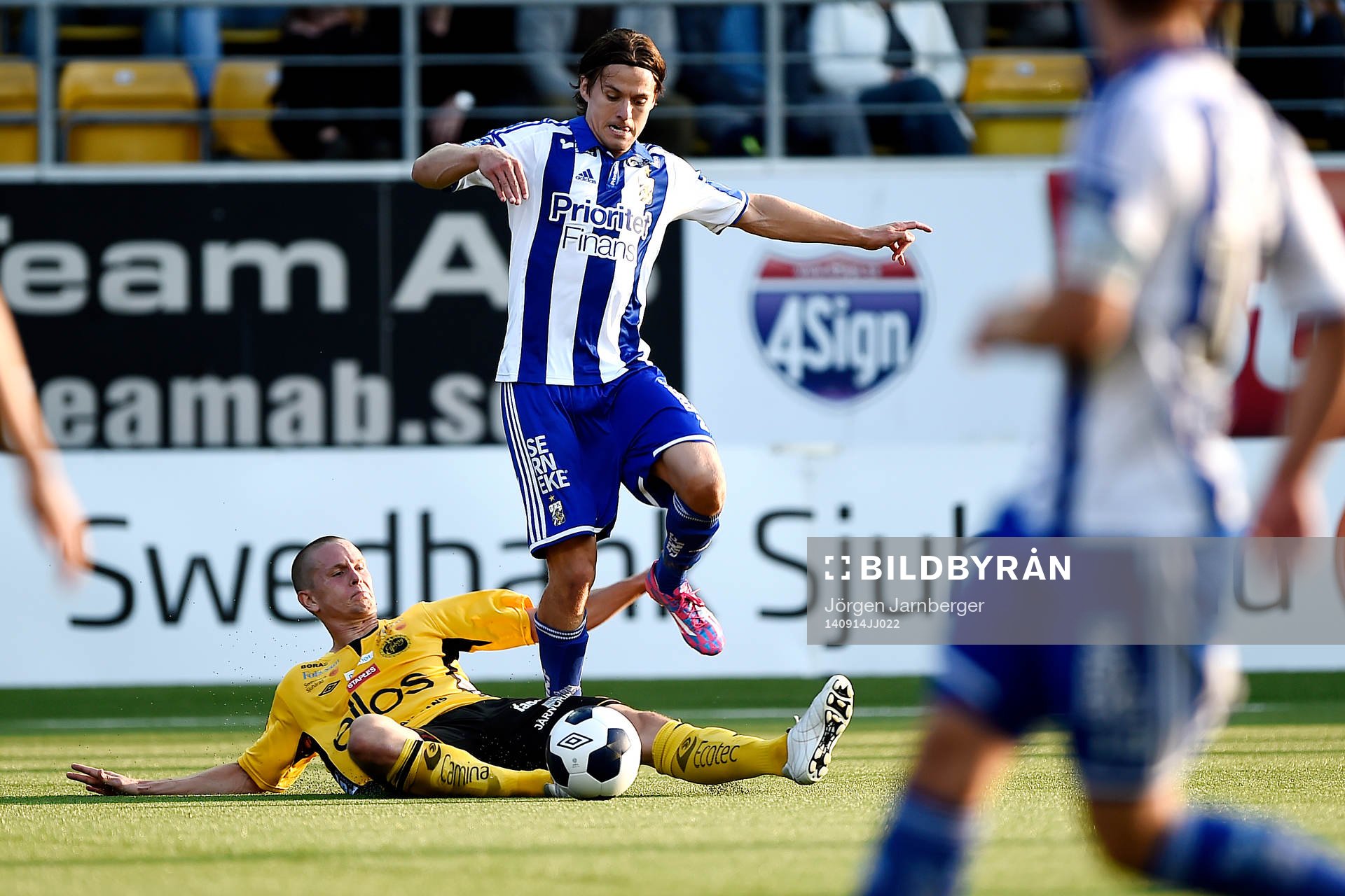 IFK Göteborgs Lasse Vibe hoppar över Elfsborgs Anton Lans