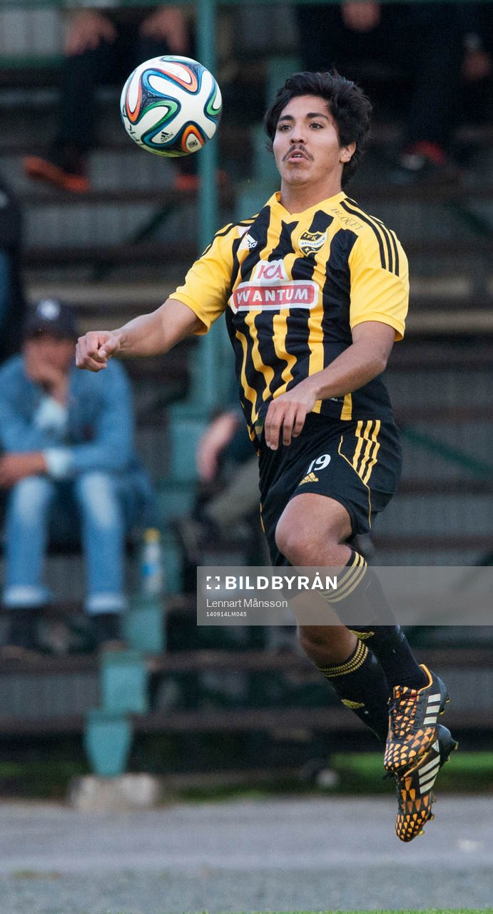 IFK Hässleholms Diego Delgado i matchen i division 3