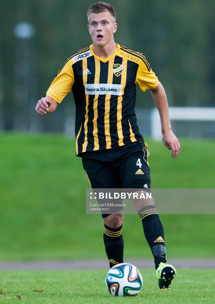 IFK Hässleholms Niklas Jönsson i matchen i division 3