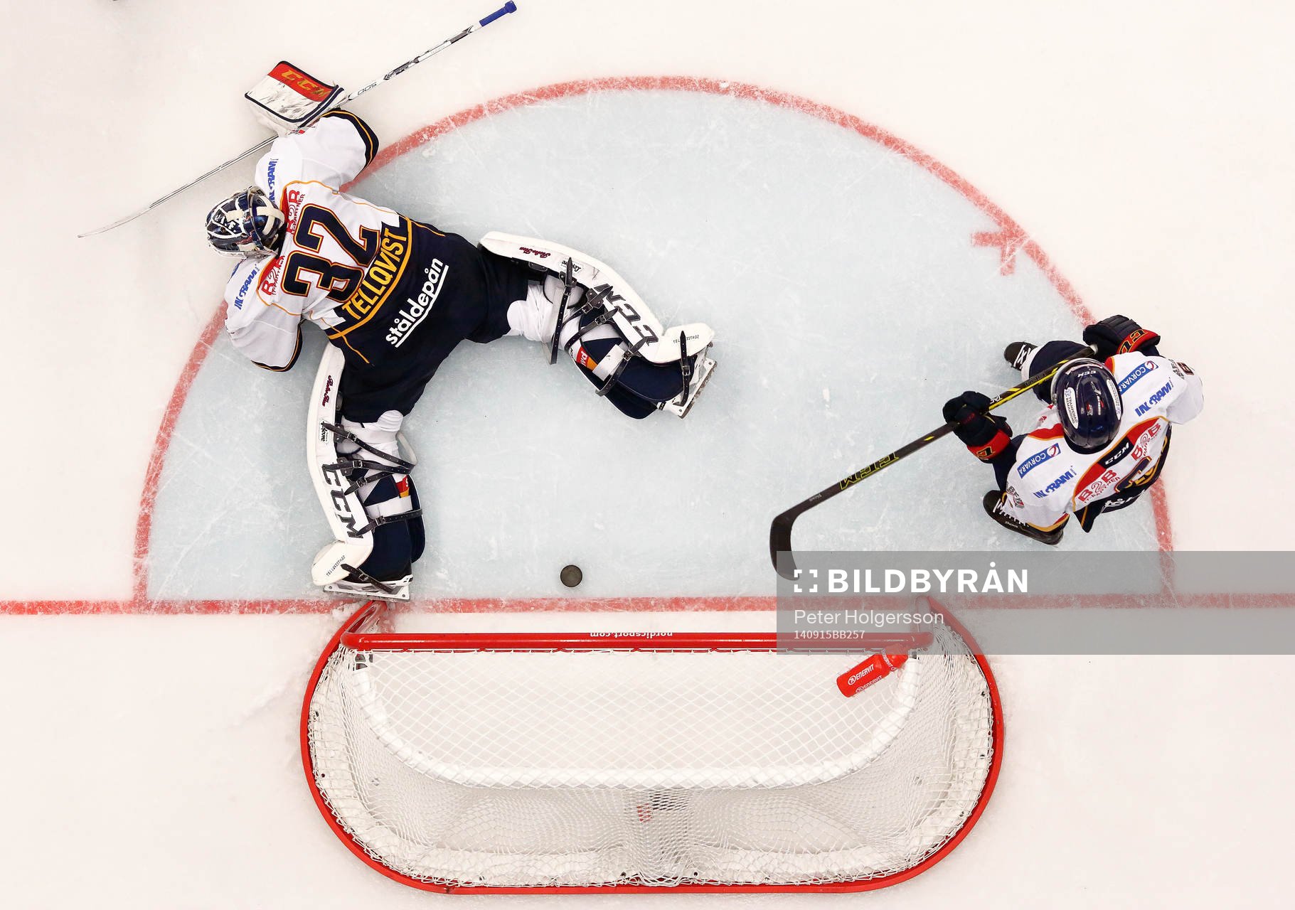 Mål 2-1 av Linköpings Sebastian Karlsson (utanför bild)