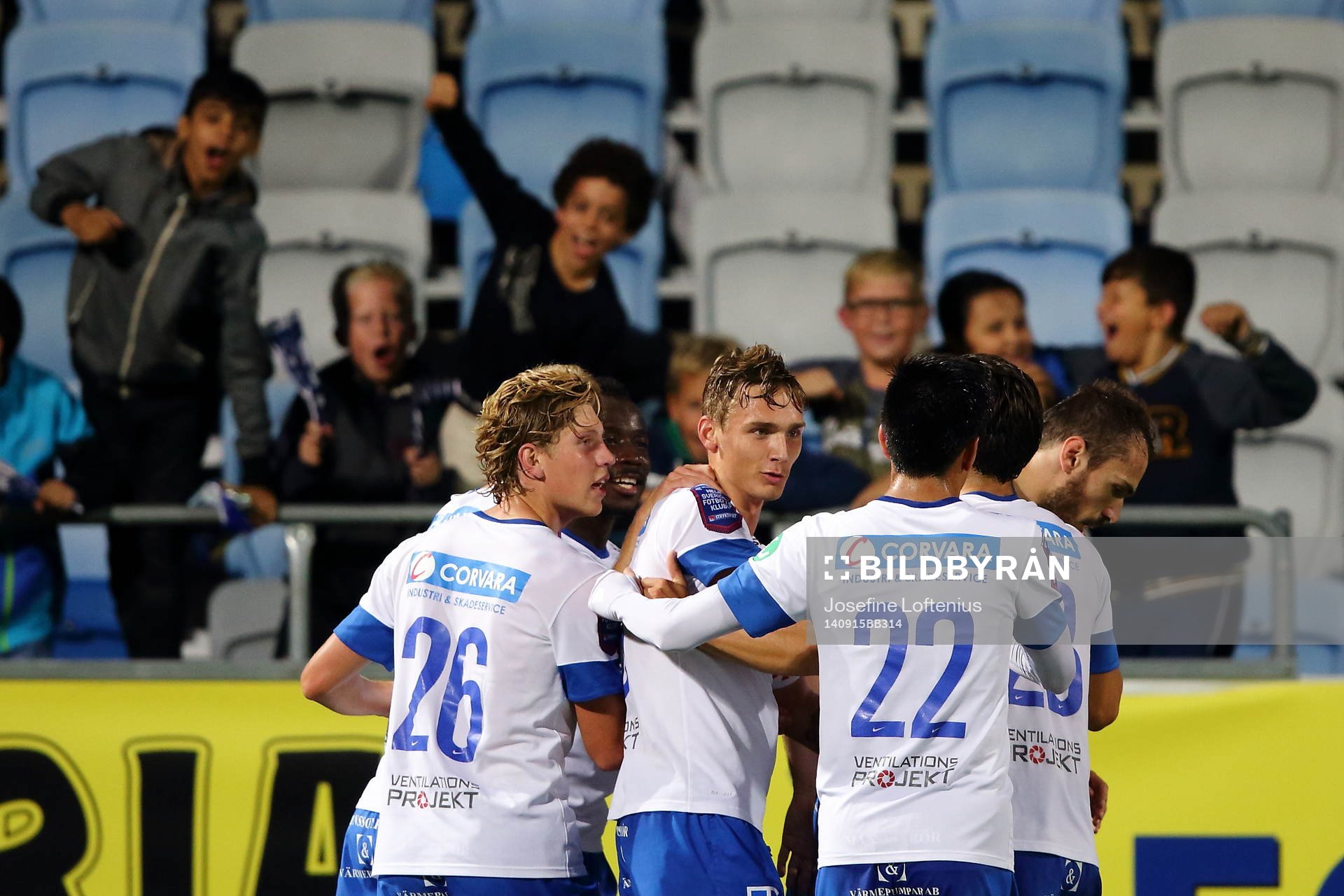 Norrköping jublar framför Norrköpings unga supportrar