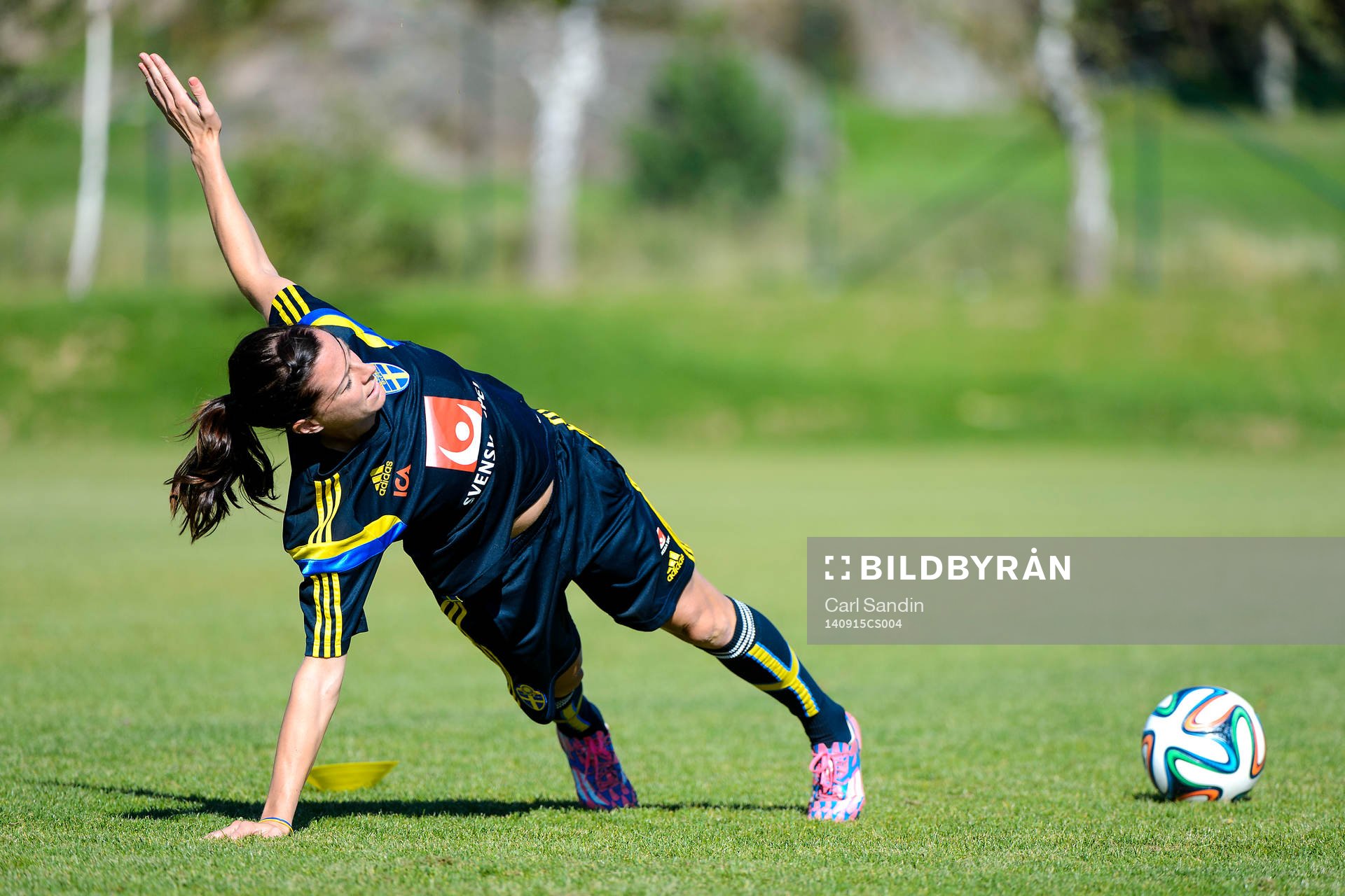 Lotta Schelin värmer upp