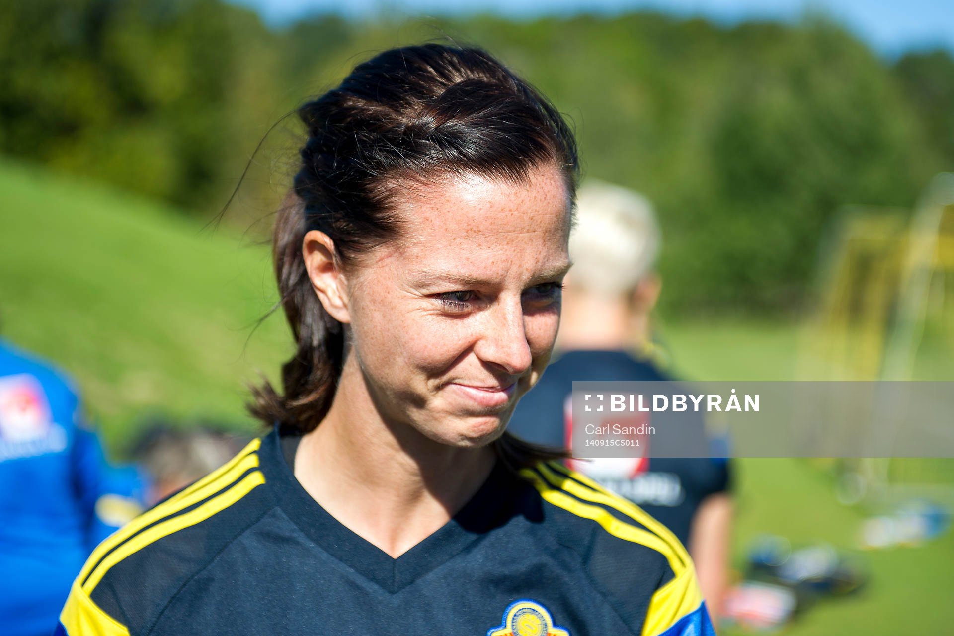 Lotta Schelin blir intervjuad