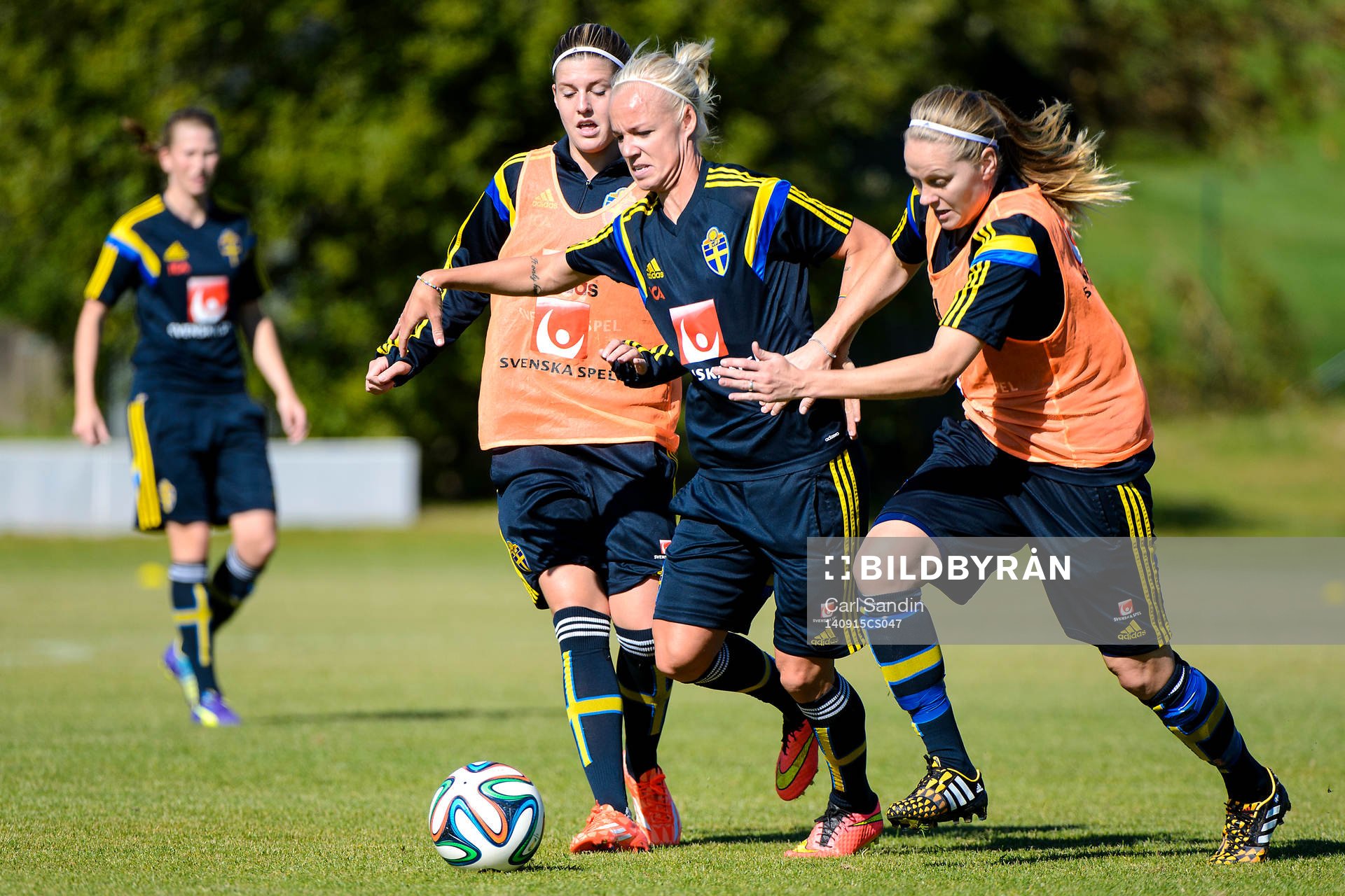 Närkamp mellan Olivia Schough, Caroline Seger och Lisa
