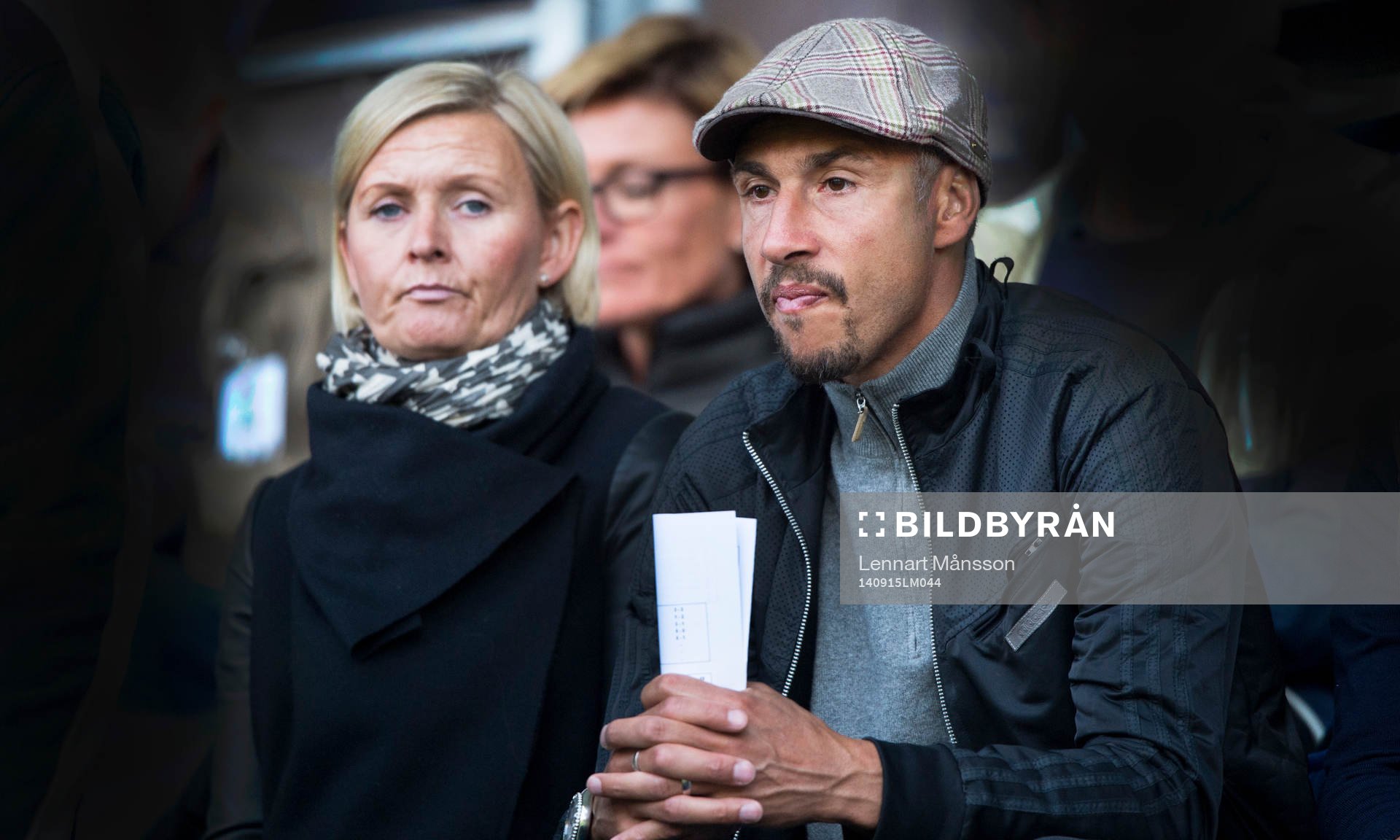 Henrik Larsson på läktaren i matchen i allsvenskan mellan