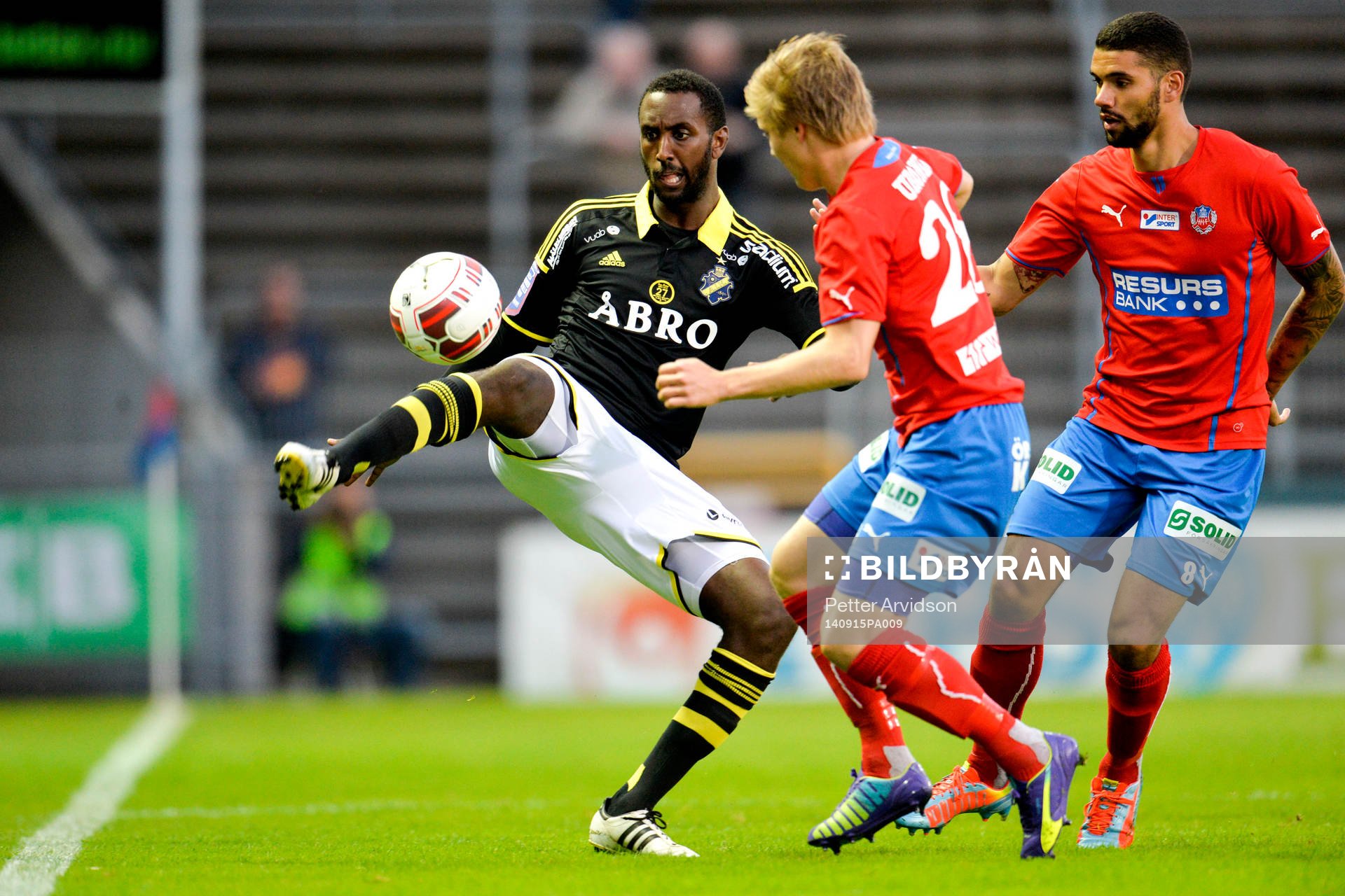 s Henok Goitom och Helsingborgs Jere Uronen och Victor