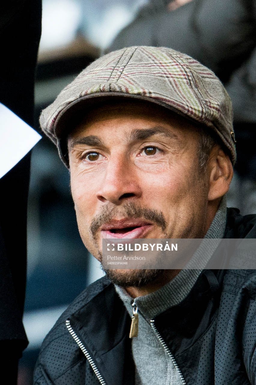 Falkenbergs tränare Henrik Larsson och pappa till