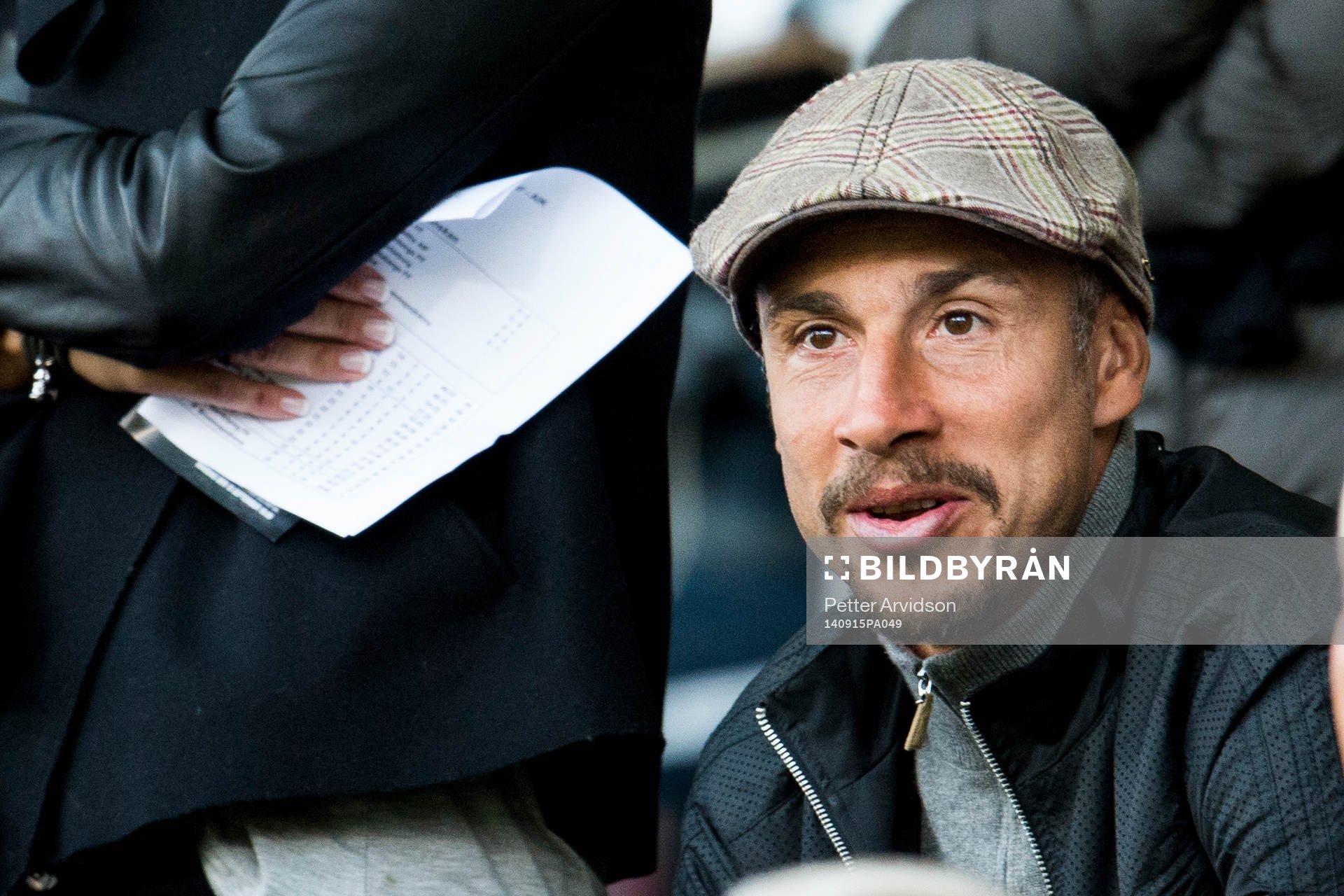 Falkenbergs tränare Henrik Larsson och pappa till
