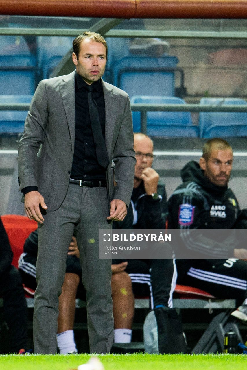 AIK:s tränare Andreas Alm under fotbollsmatchen i Allsvenskan mellan Helsingborg och AIK den 15 september 2014 i Helsingborg.