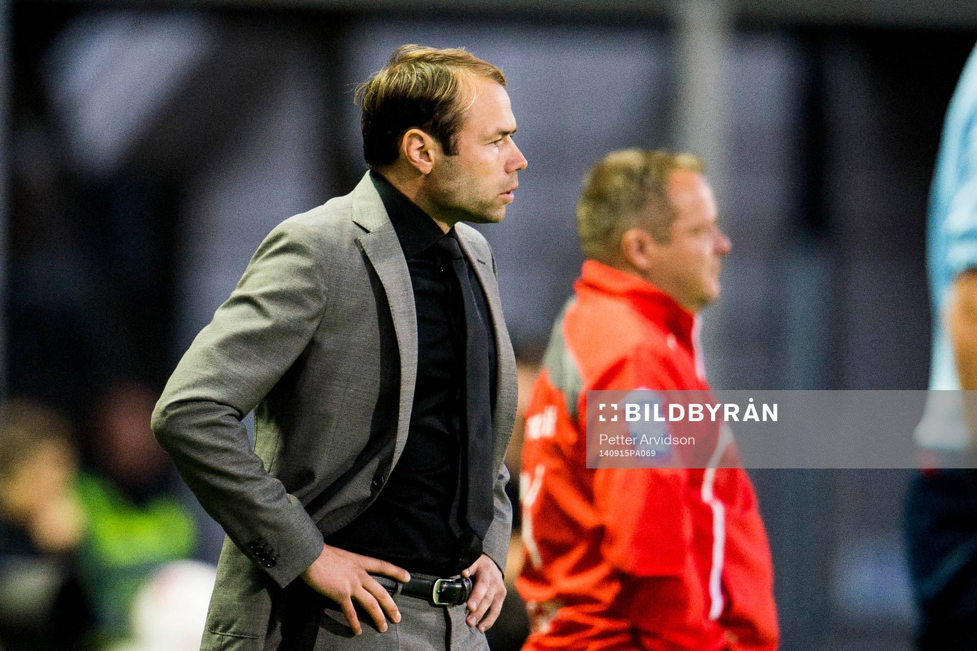 s tränare Andreas Alm, och i bakgrunden Helsingborgs