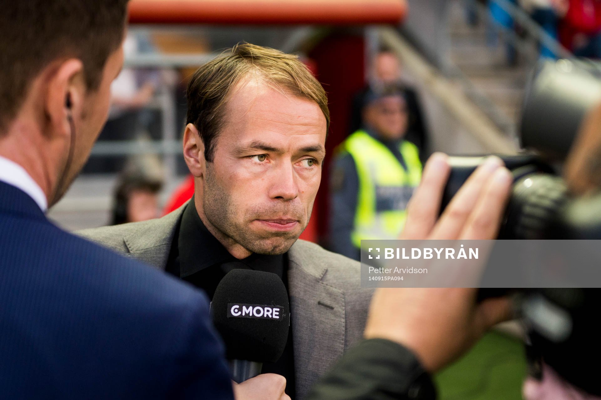 s tränare Andreas Alm blir intervjuad av Cmore