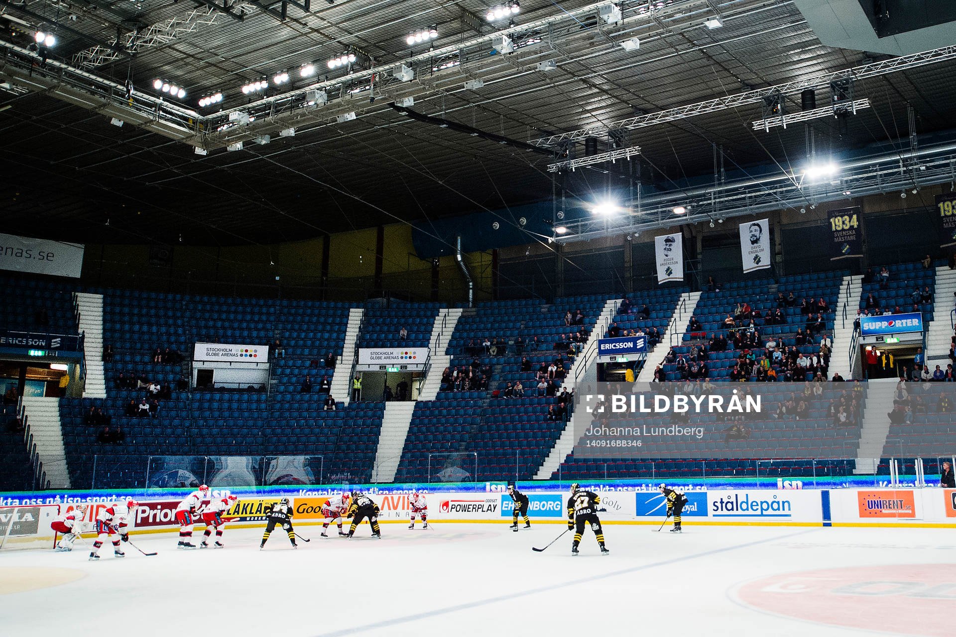 Glest på läktarna på hovet