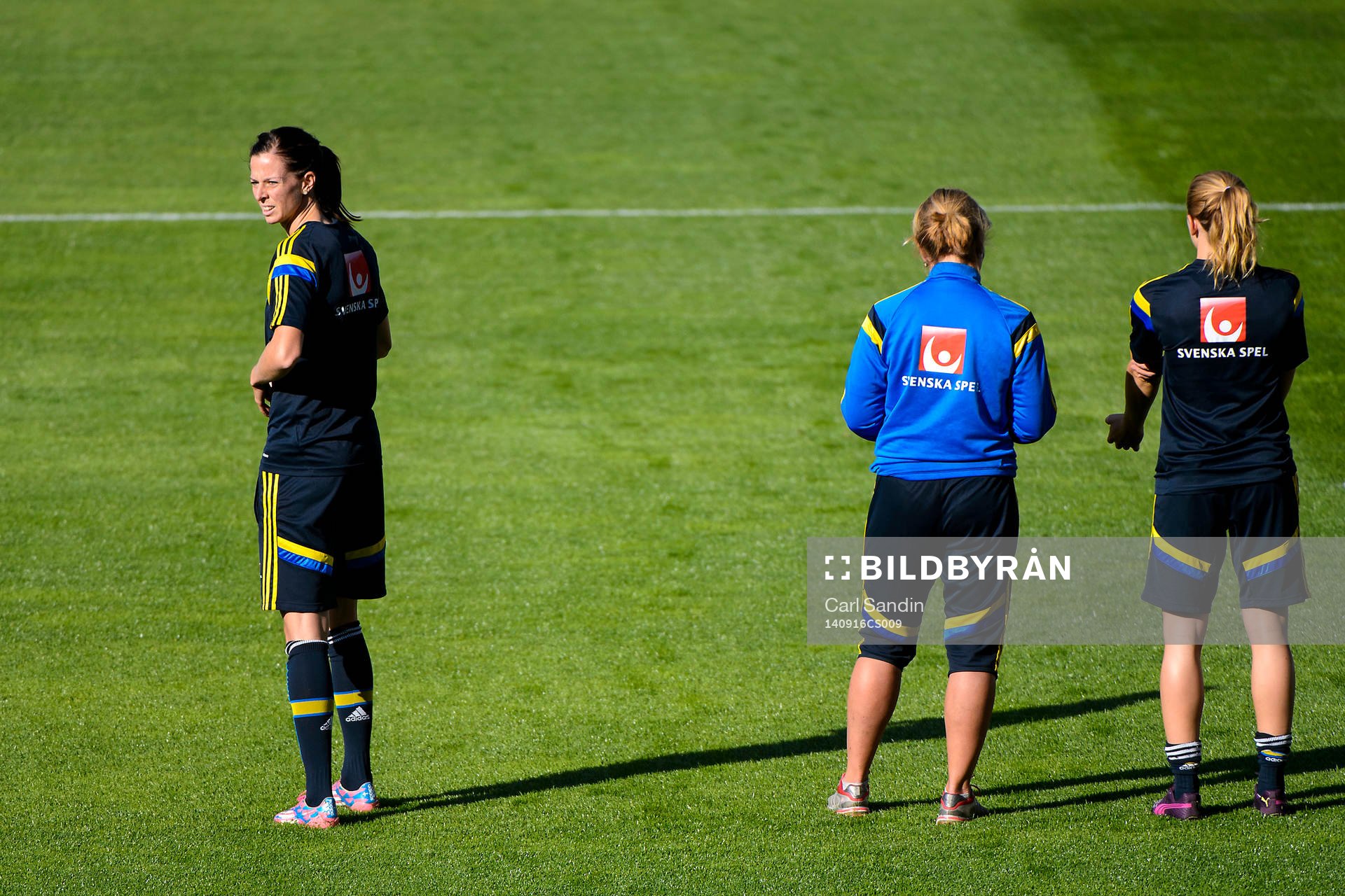 Lotta Schelin (v) och Jessica Samuelsson (h) tränar med