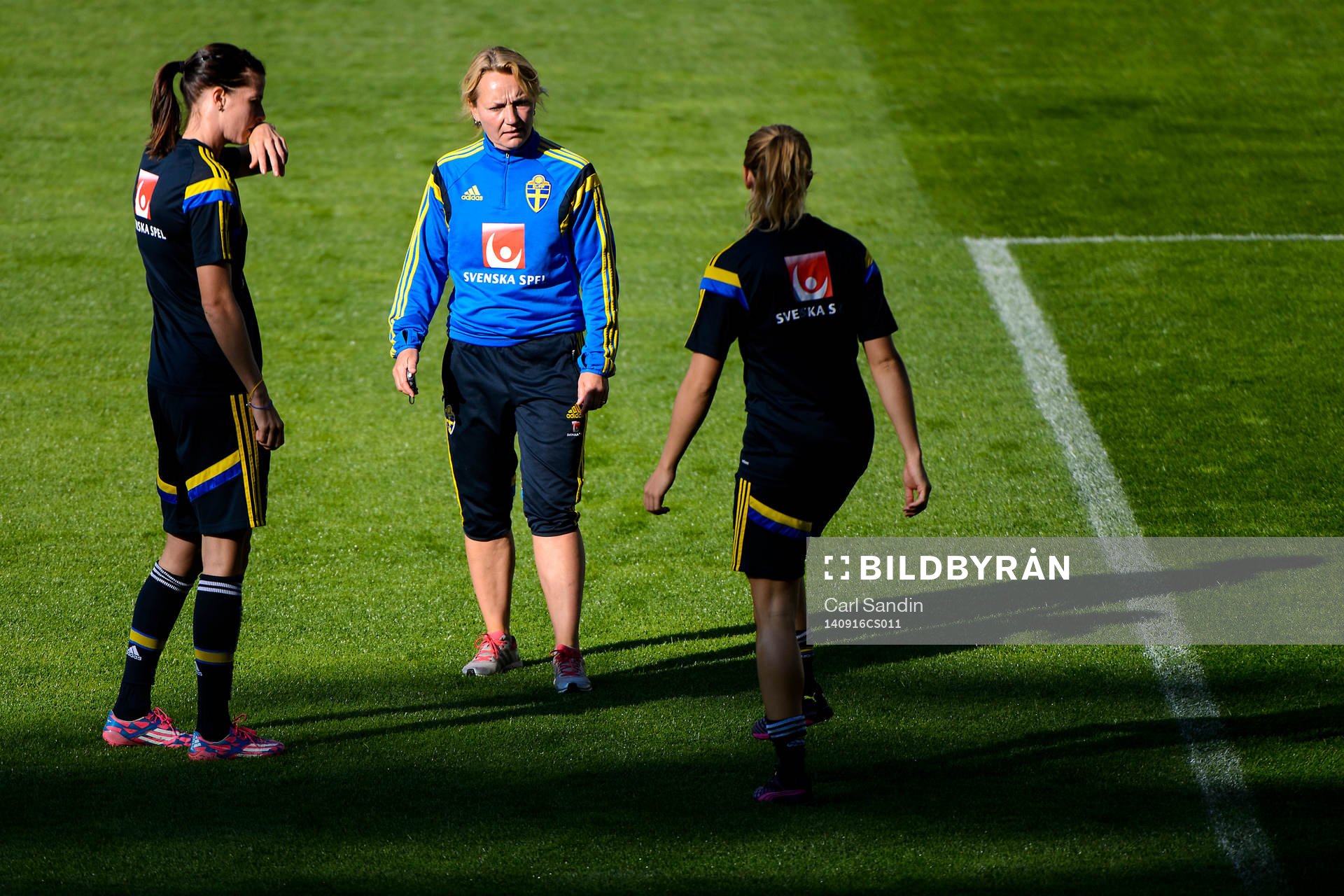 Lotta Schelin (v) och Jessica Samuelsson (h) tränar med