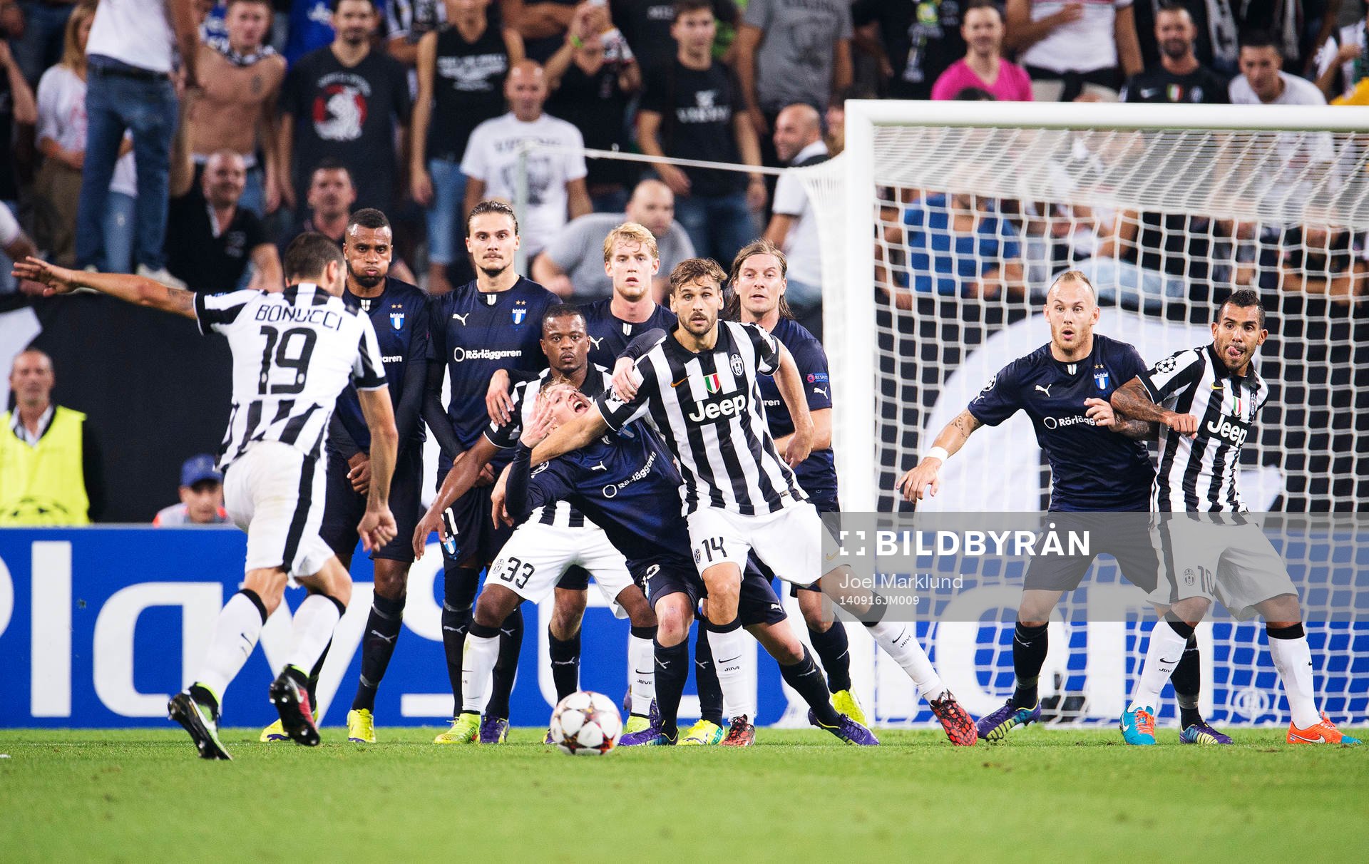 Juventus Leonardo Bonucci skjuter en frispark